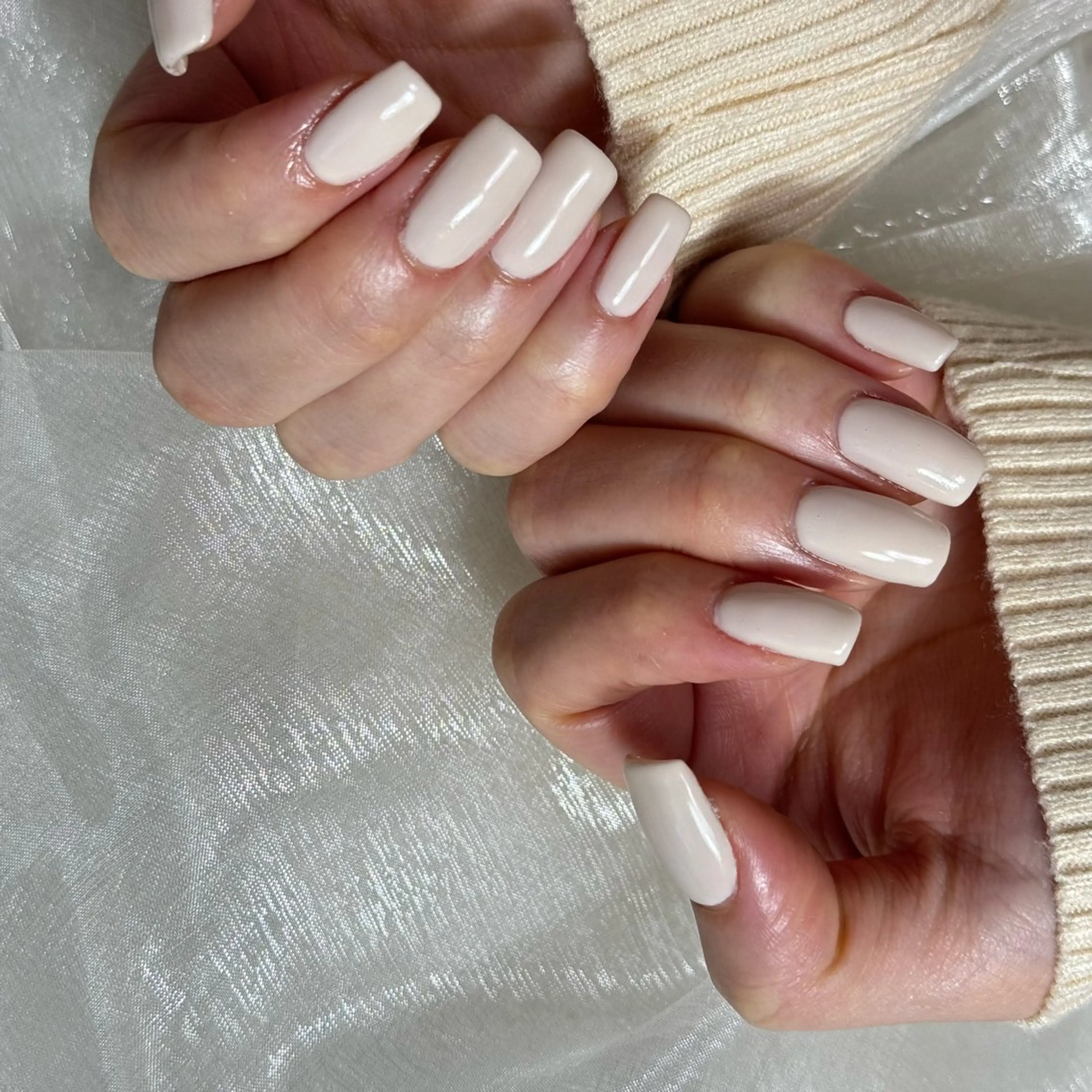 ネイル ワンカラーネイル ホワイト ハンドネイル salon Hush Hushのネイルデザイン