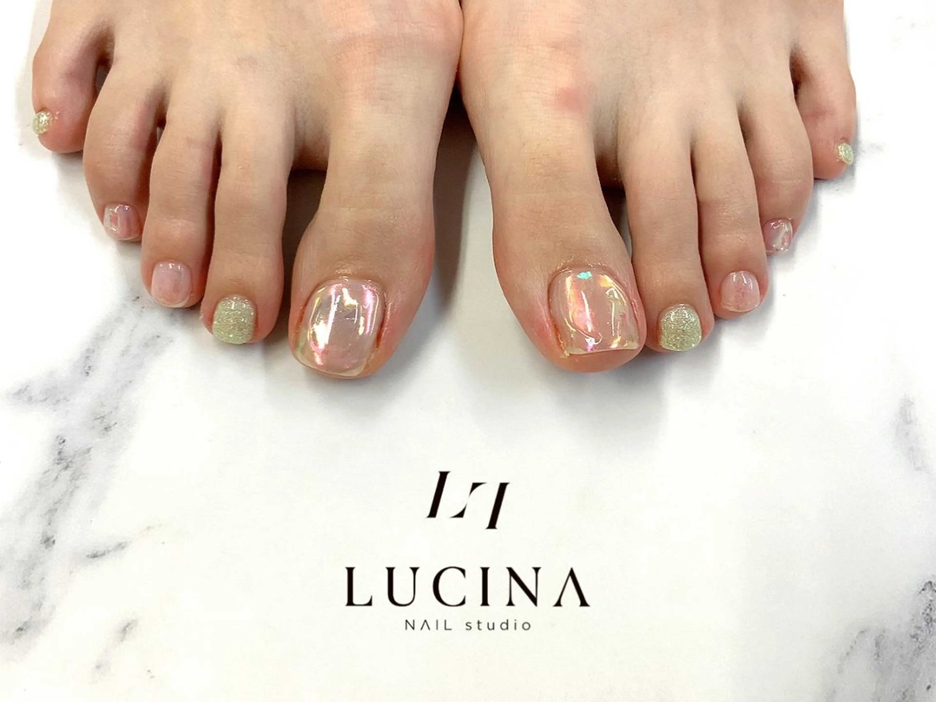ネイル オーロラネイル フットネイル ジェルネイル 氷ネイル・うるうるネイル キラキラネイル フットネイル 新橋 ルキナ スタッフのネイルデザイン