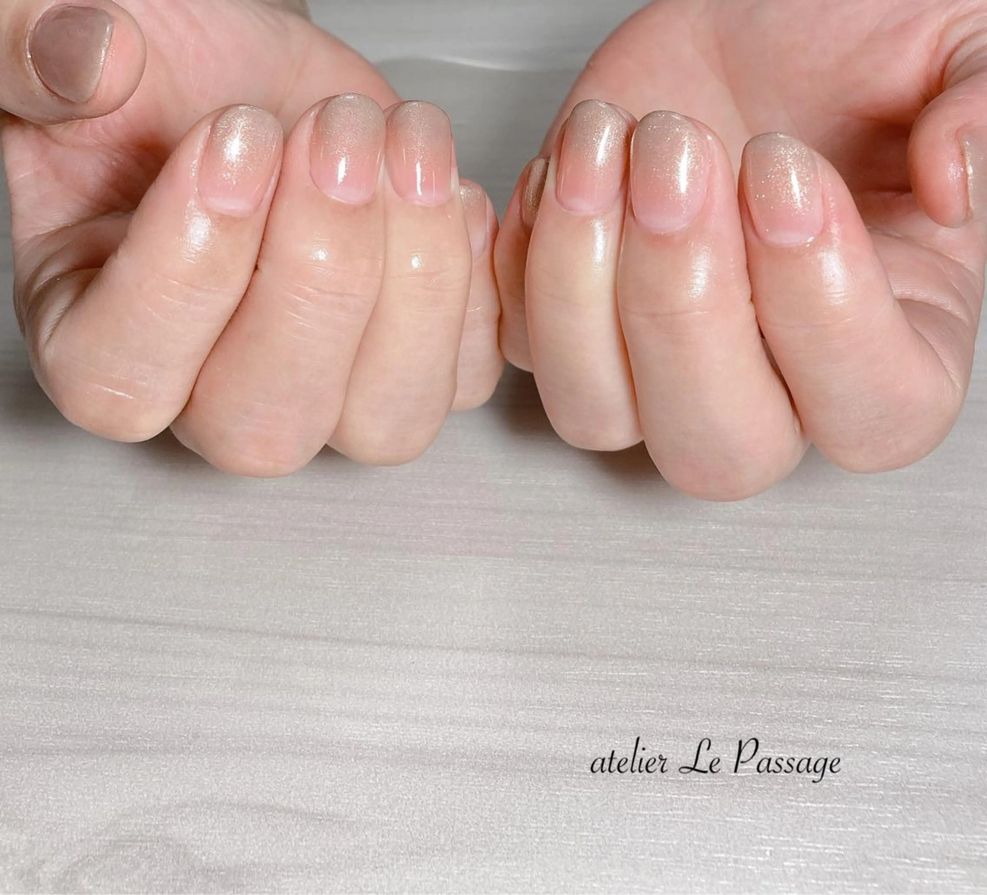ネイル ジェルネイル グラデーション キラキラネイル オフィスネイル ワンカラーネイル Atelier Le Passage所属・h nakatsukaのネイルデザイン