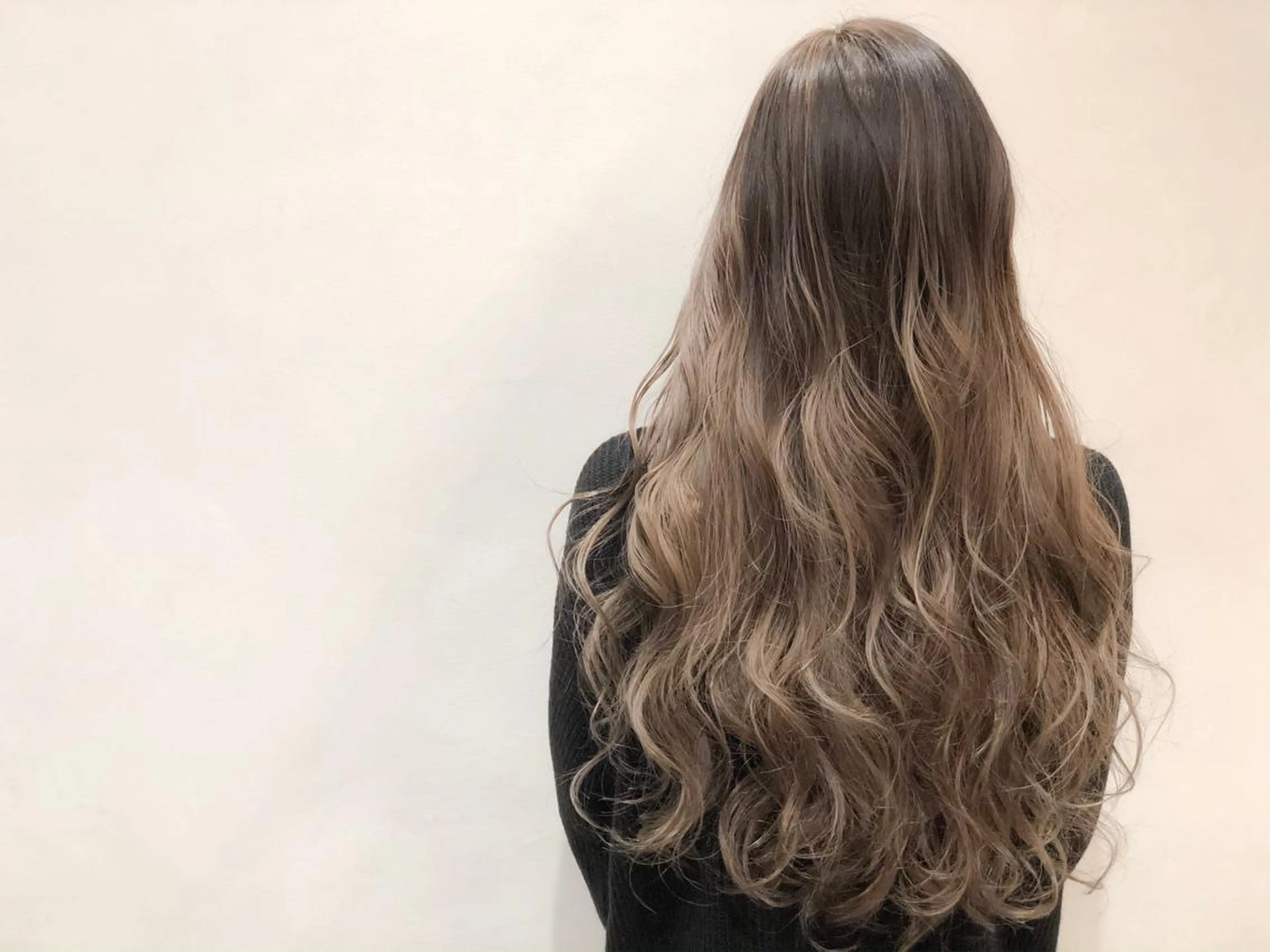 ロング カラー ヘアアレンジ ベージュカラー グラデーションカラー ハイライトカラー ハイライト ヘアカラー いしだ みさきのヘアスタイル