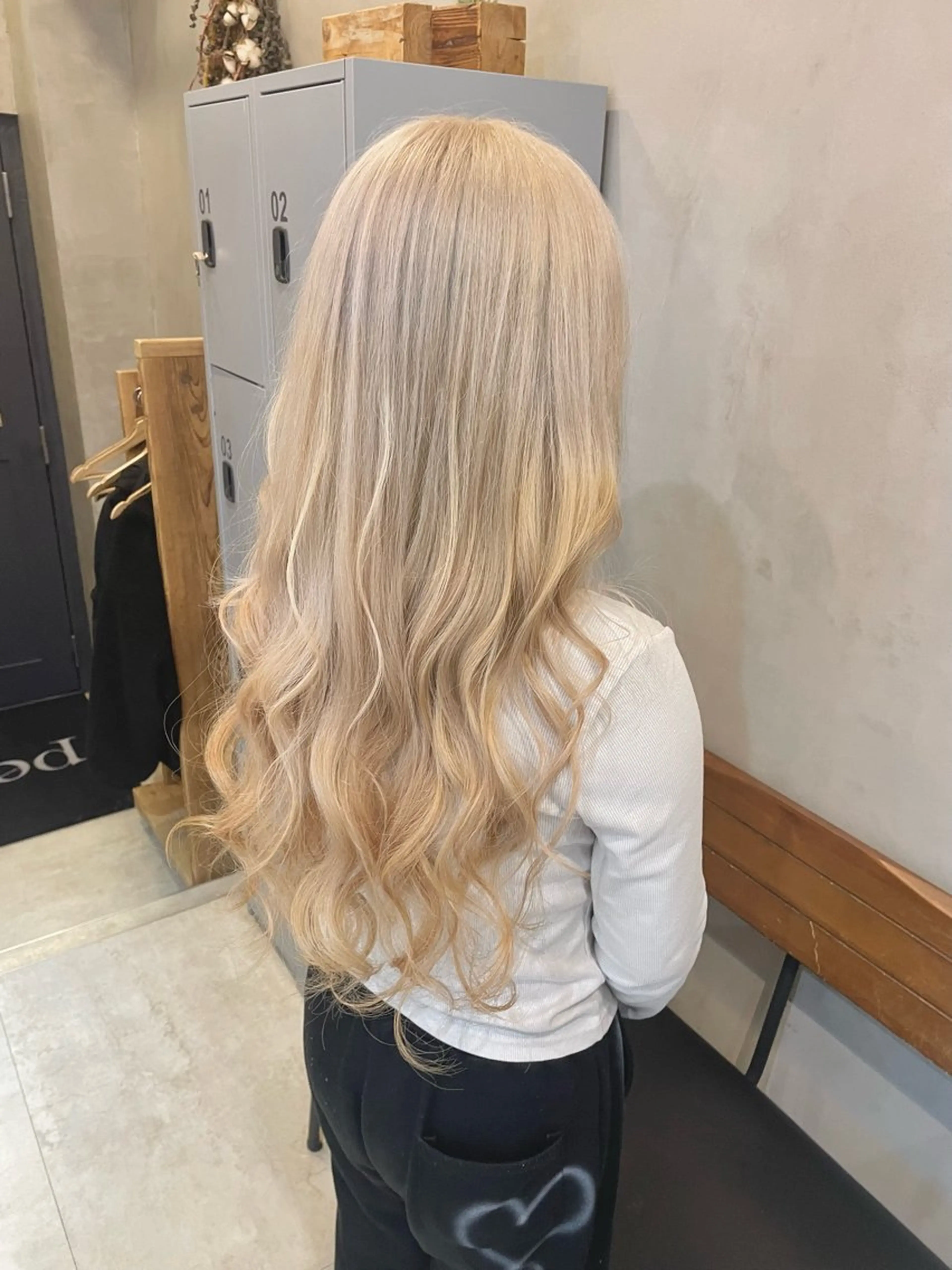 カラー ブロンド ホワイトブロンド ヘアカラー HAYATA/透明感 /派手髪/ケアブリのヘアスタイル