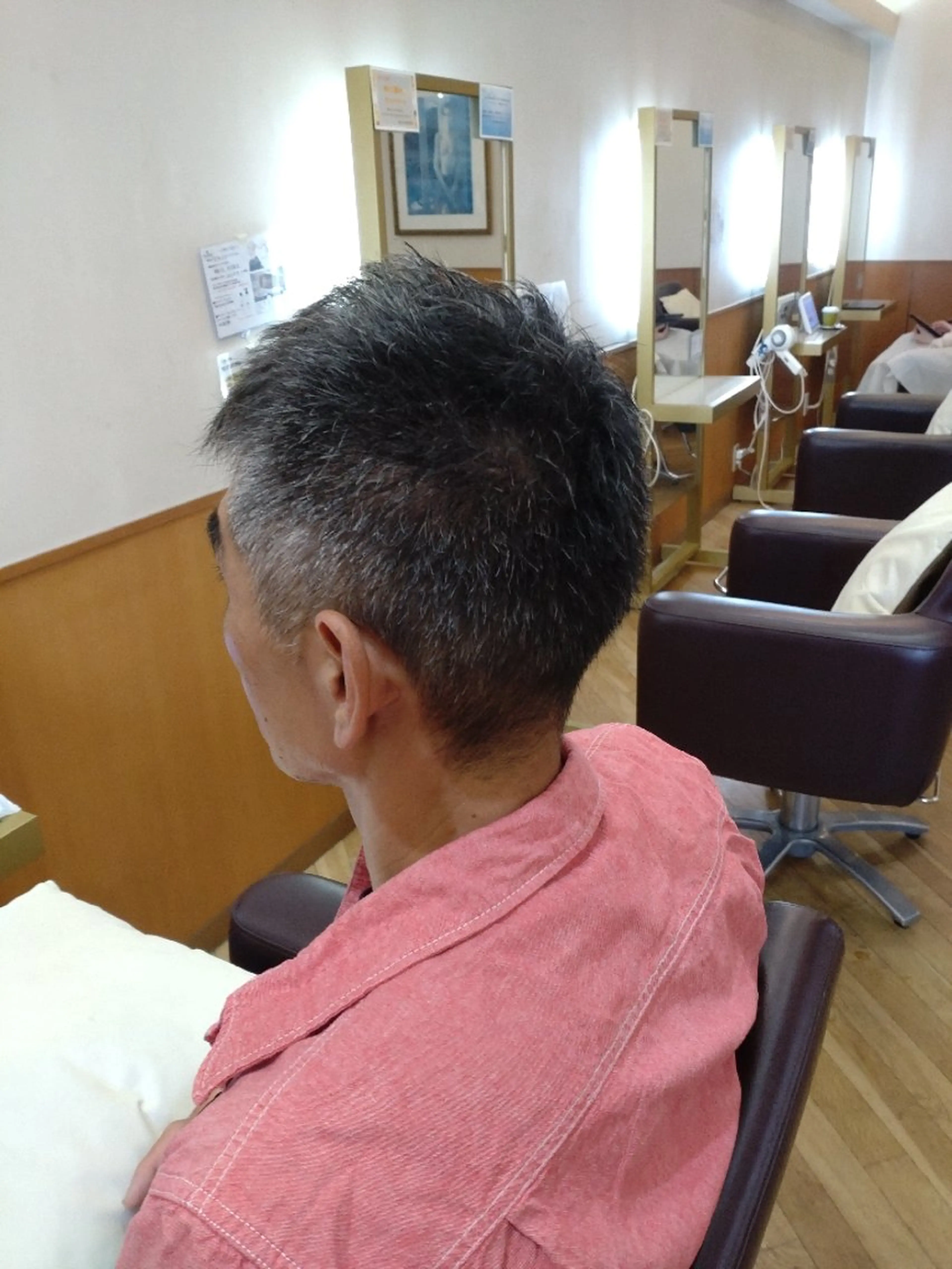 メンズ カット ヘッドスパ 仮屋 敬介のヘアスタイル