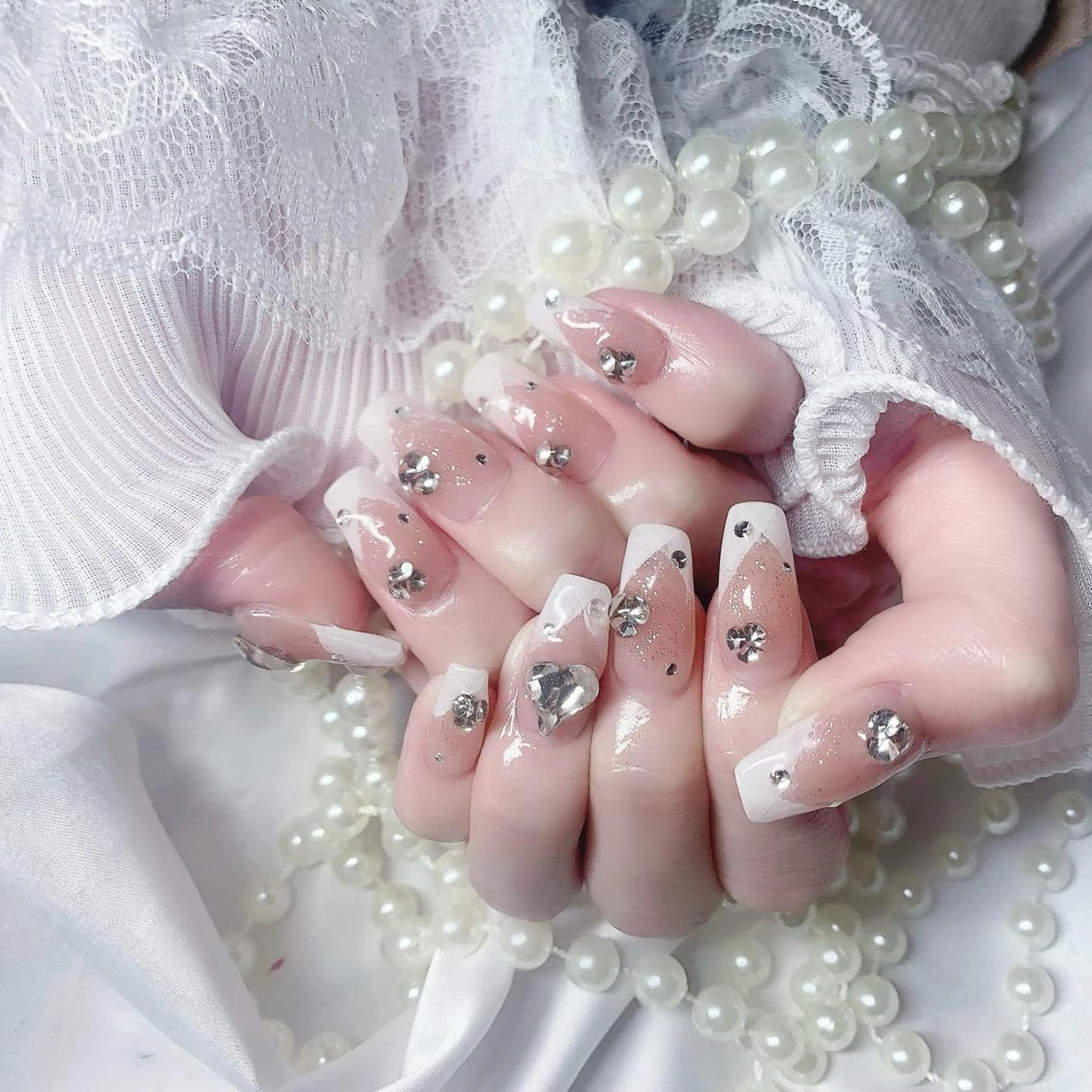 ネイル オーロラネイル ジェルネイル 韓国ネイル ニュアンスネイル ワンカラーネイル Yudia🦋 azuのネイルデザイン