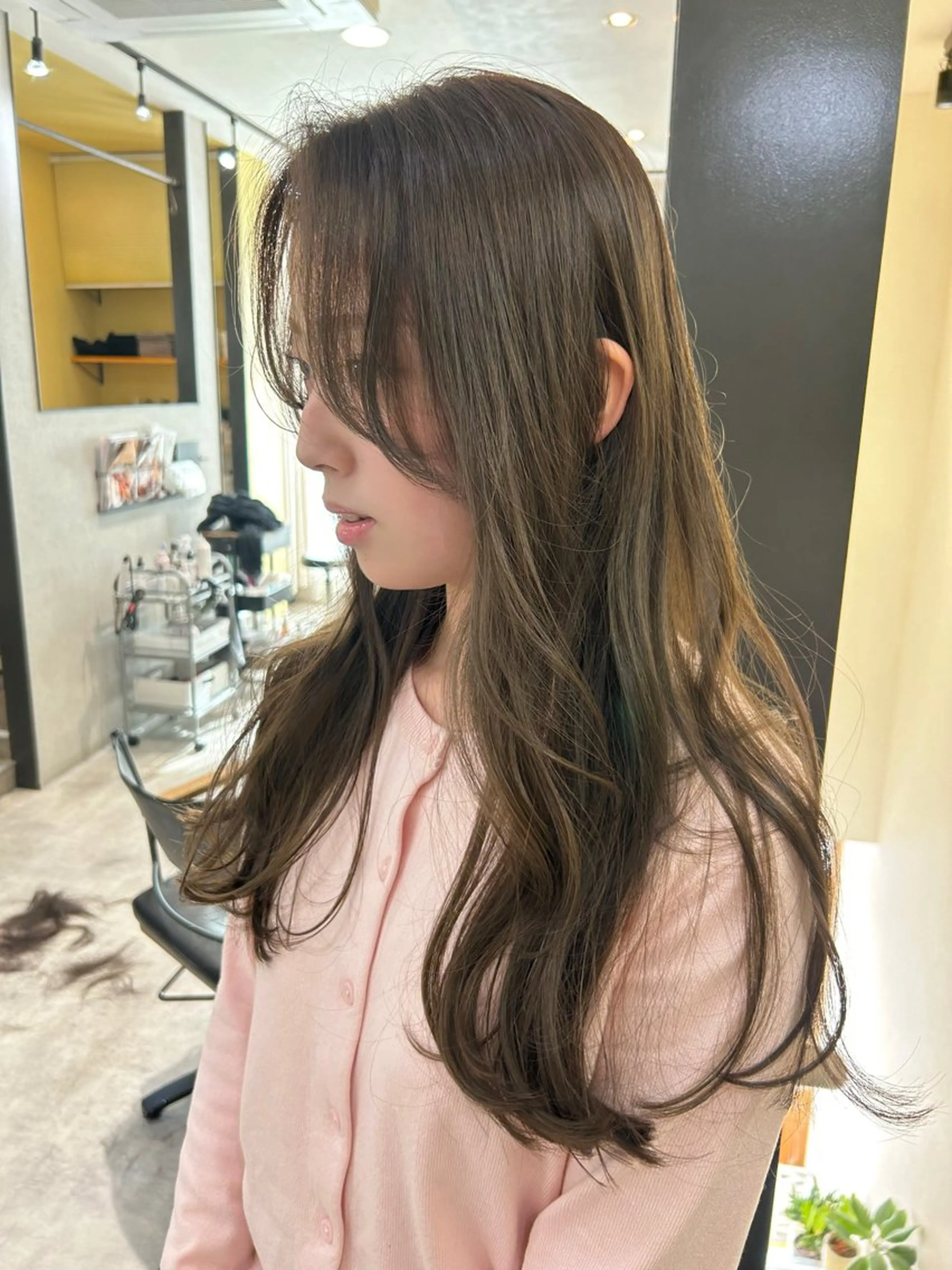 ロング カラー ブリーチ グレージュ ブリーチなしカラー オリーブグレージュ オリーブグレー カット ヘアカラー トリートメント hub hair レイヤー/透明感のヘアスタイル