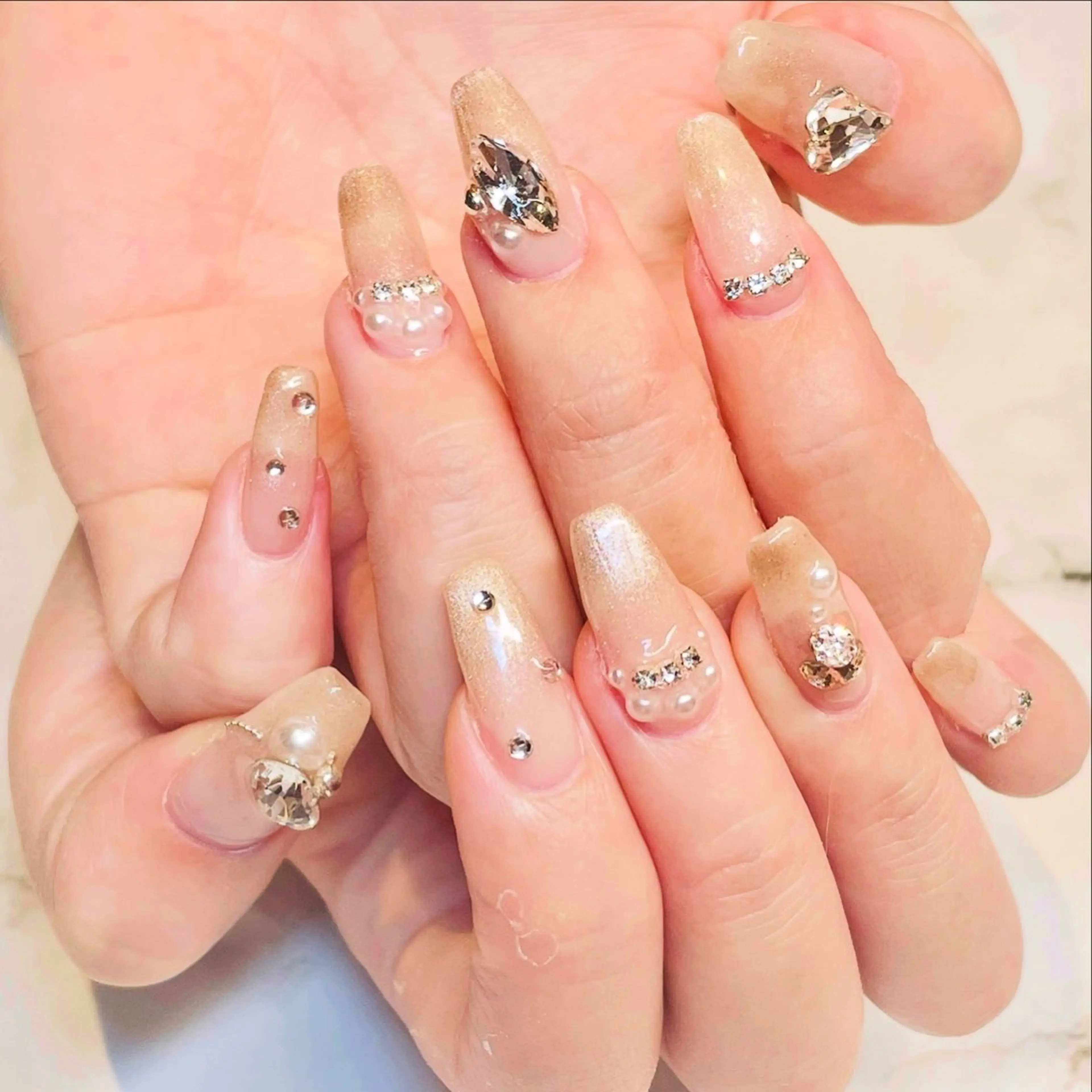 ネイル フラッシュネイル フットネイル ジェルネイル ラメ(グリッター) ラメグラデーション bea  merci所属・beamerci🌼 SHIORIのネイルデザイン