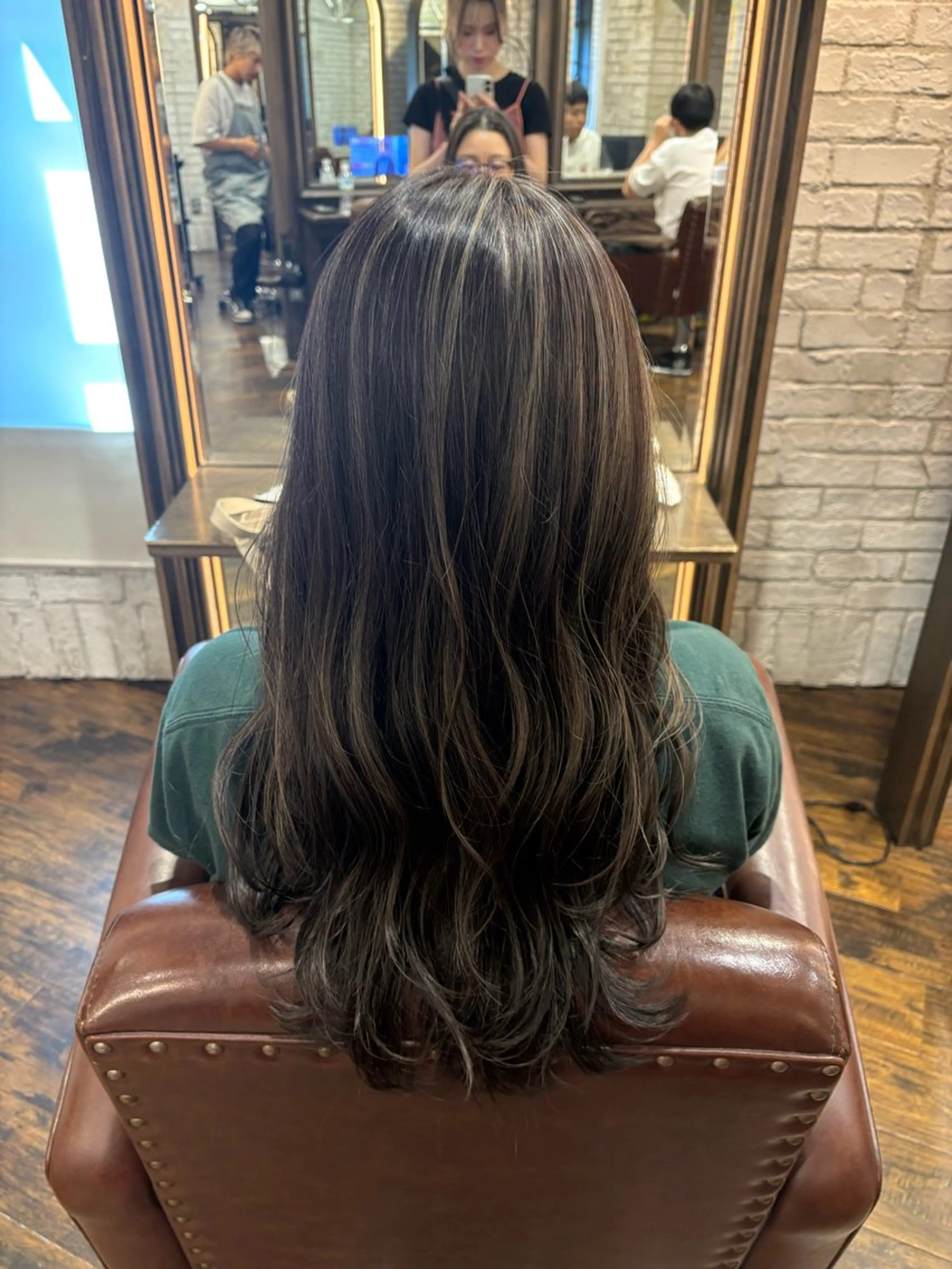 ミディアム カラー ハイライトカラー ハイライト noa 似合わせ︰ 透明感︰韓国風のヘアスタイル