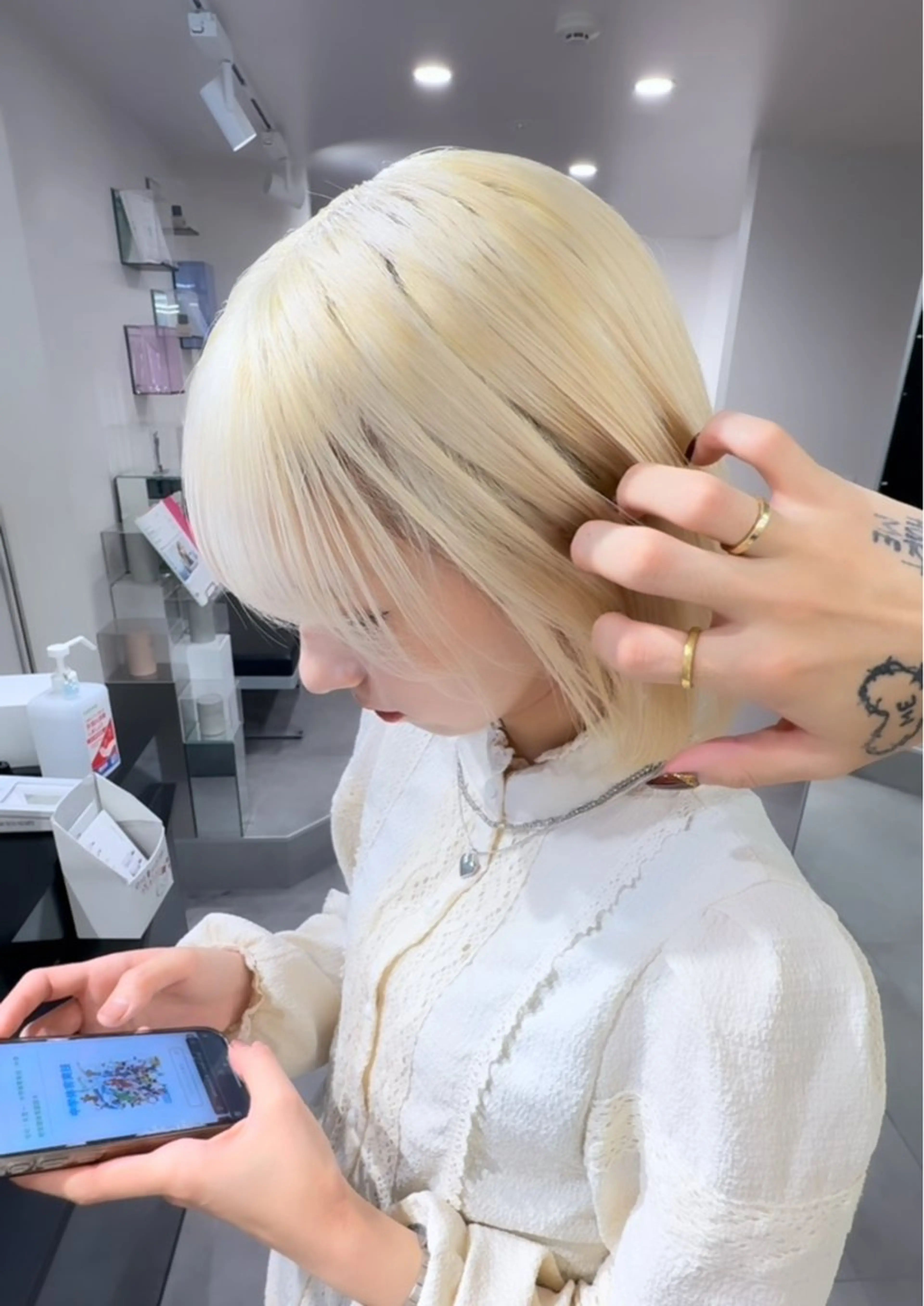 ショート カラー ブロンド ✨LOWRL渋谷✨ しゅけ／ハイトーンのヘアスタイル