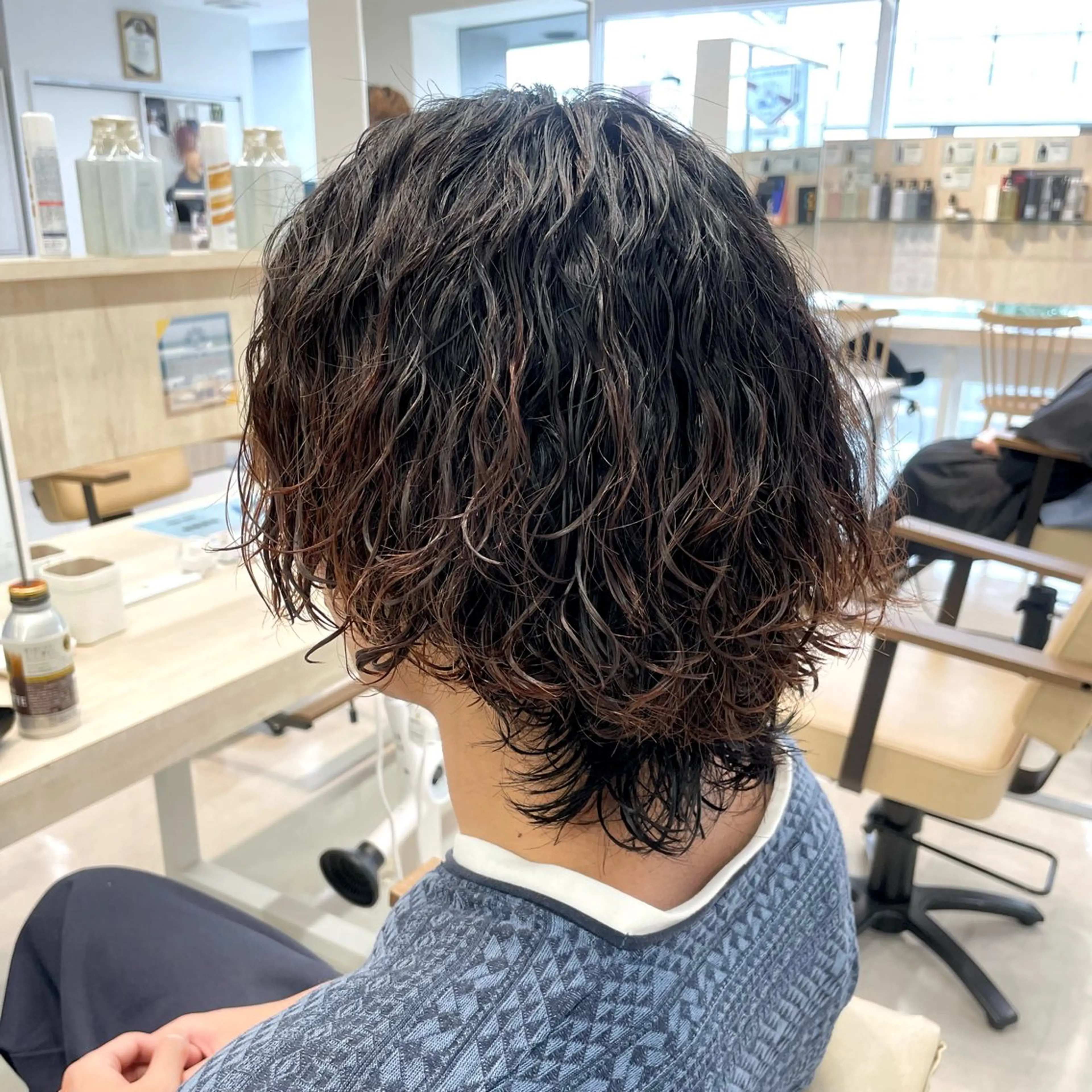 セミロング パーマ メンズ ビジネス メンズパーマ セミロングパーマ 伸ばしかけ カット パーマ メンズ支持率No.1 /大船メンズパーマのヘアスタイル