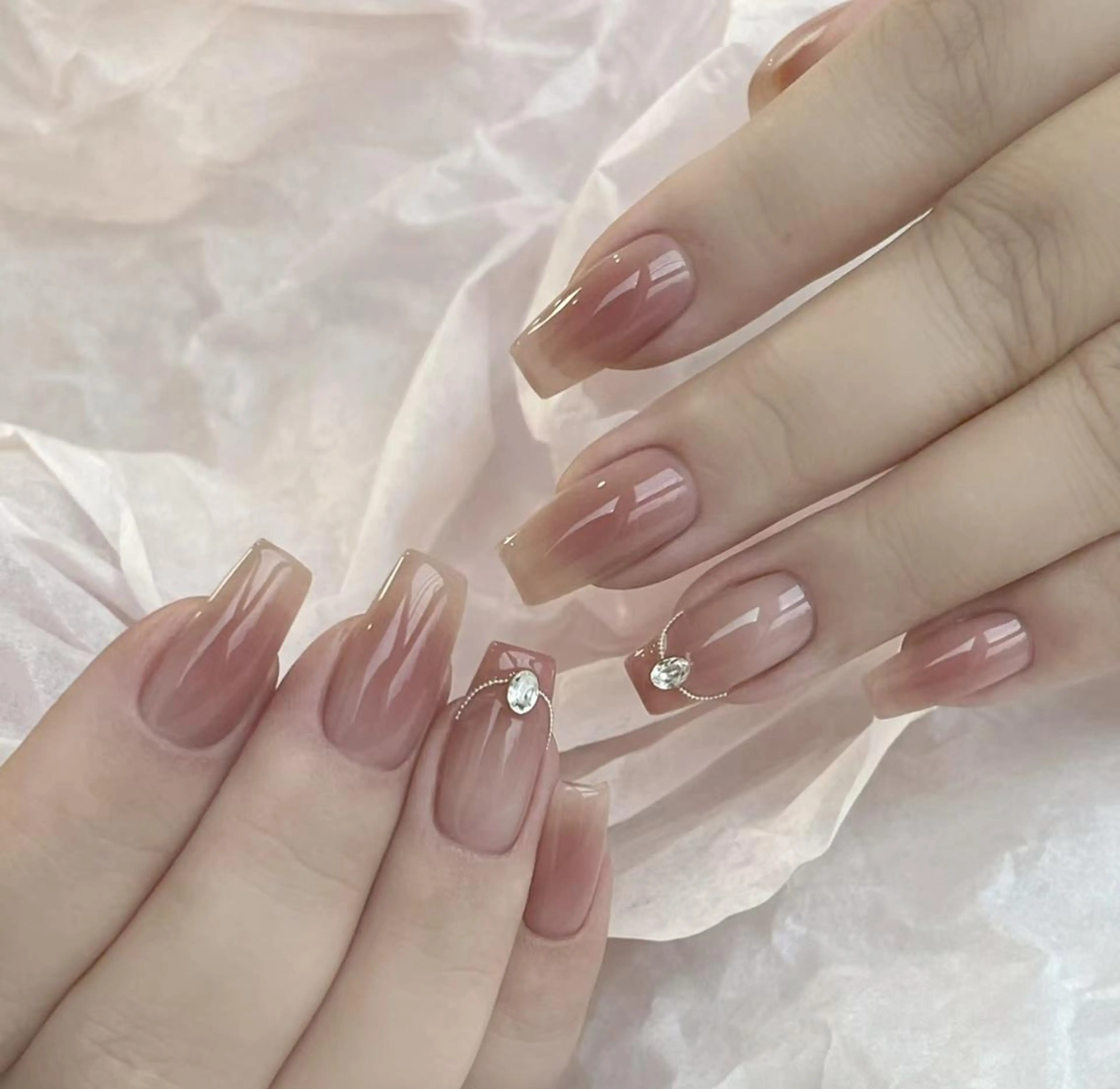 ネイル アートネイル 長さ出し ネイルチップ Queens PUPUのネイルデザイン