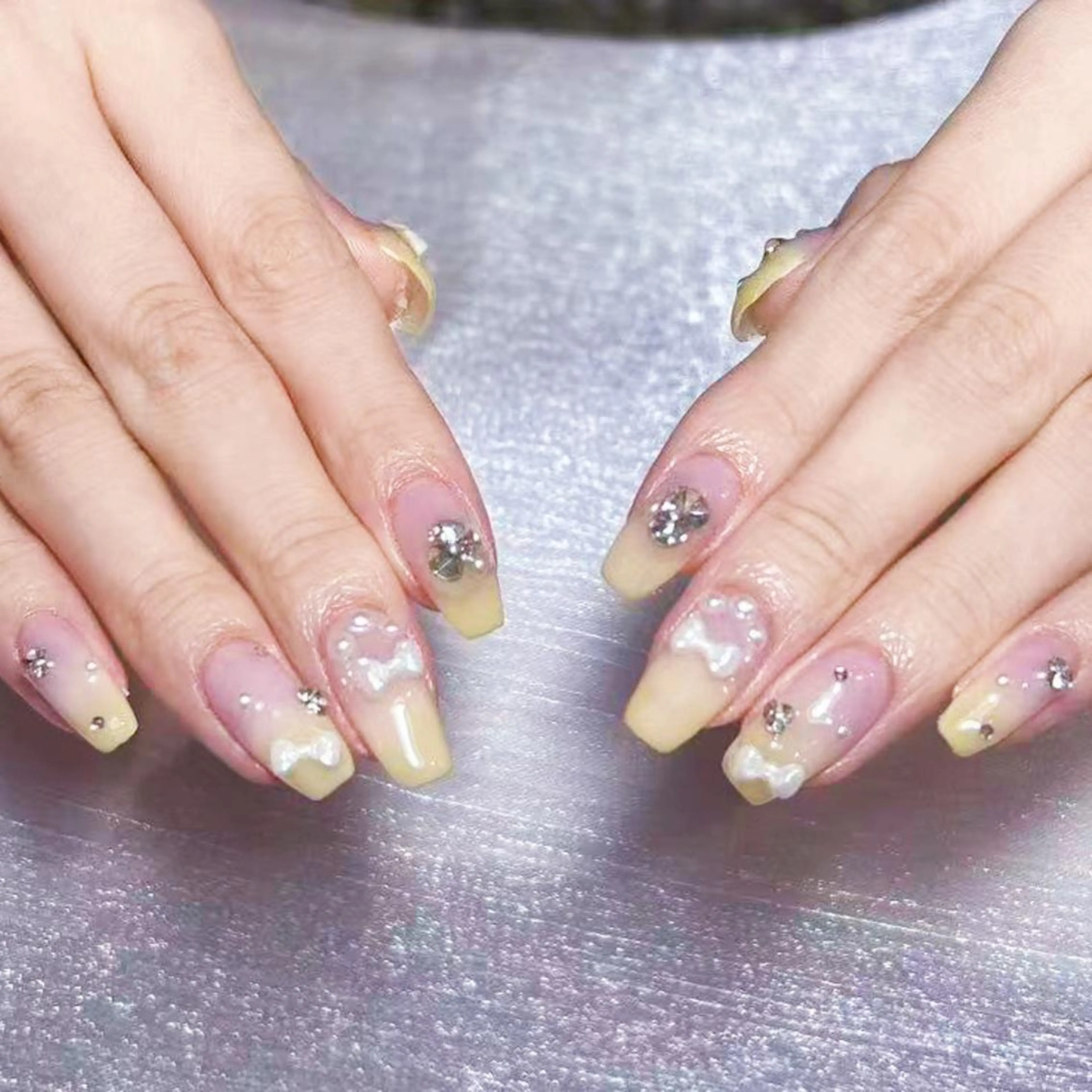 ネイル アートネイル オーロラネイル ガーリー キラキラネイル マグネットネイル ハンドネイル DIAMOND 💅のネイルデザイン