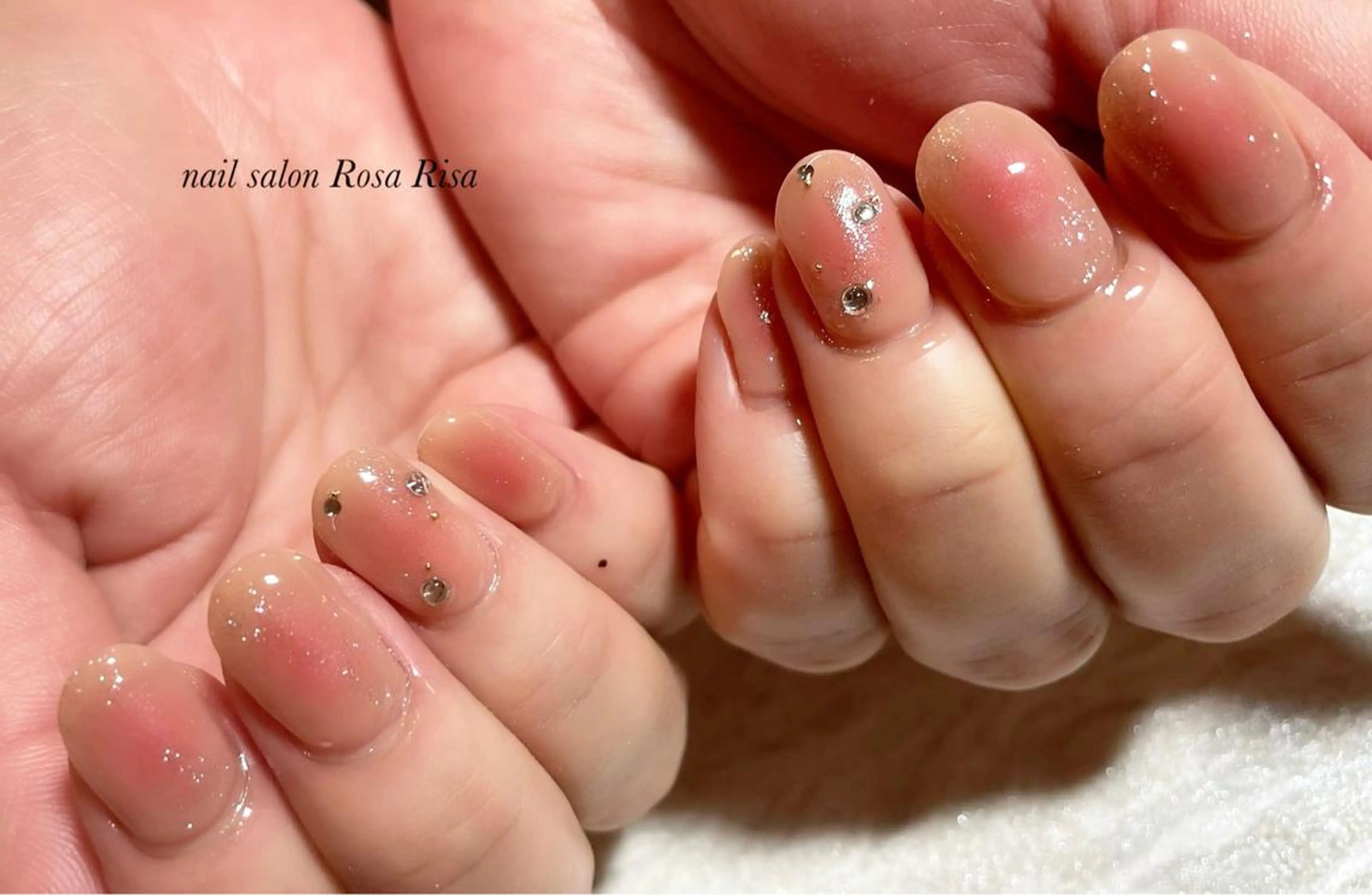 ミディアム ネイル ハンドネイル ネイルスタジオ シェイクユアハンズのネイルデザイン