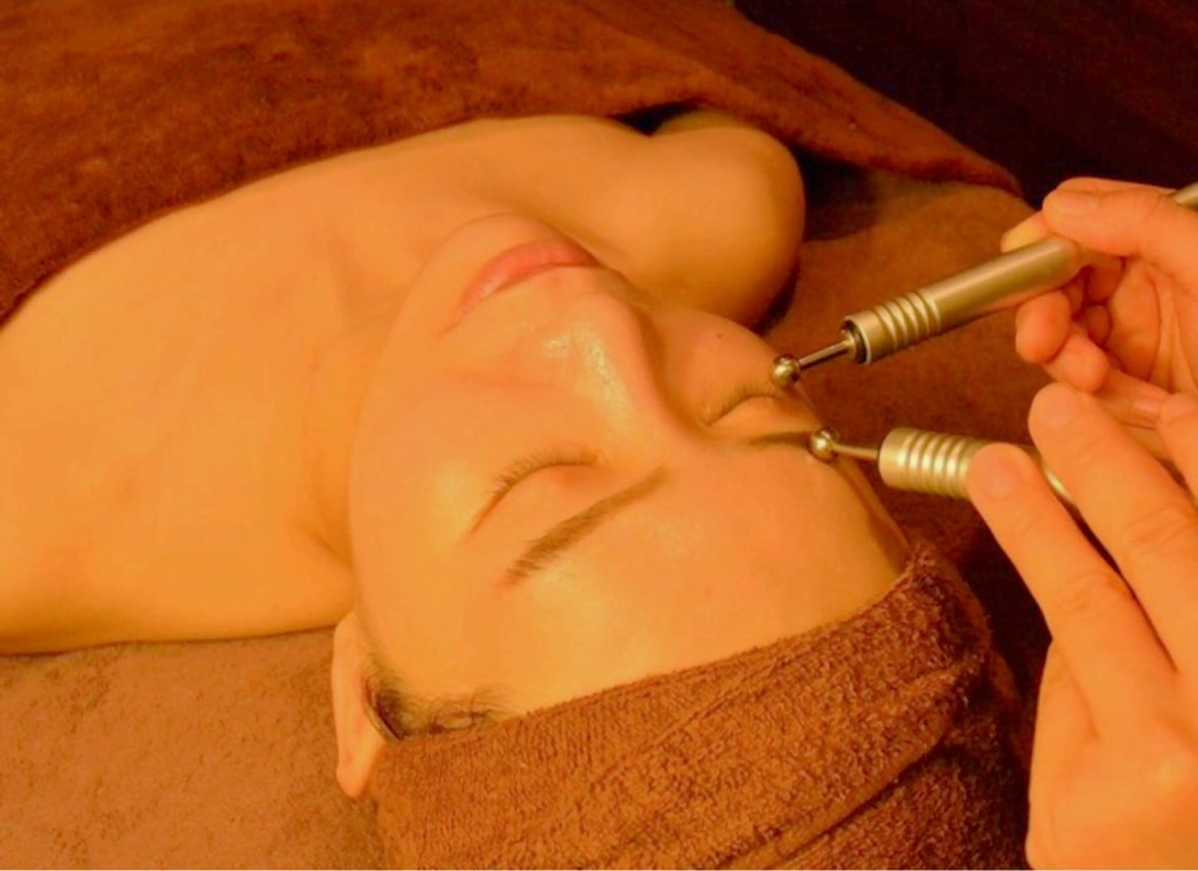 【目元専門】美肌マッサージ+ヒト幹細胞導入+目元Ｗケア+幹細胞パック　60分の写真