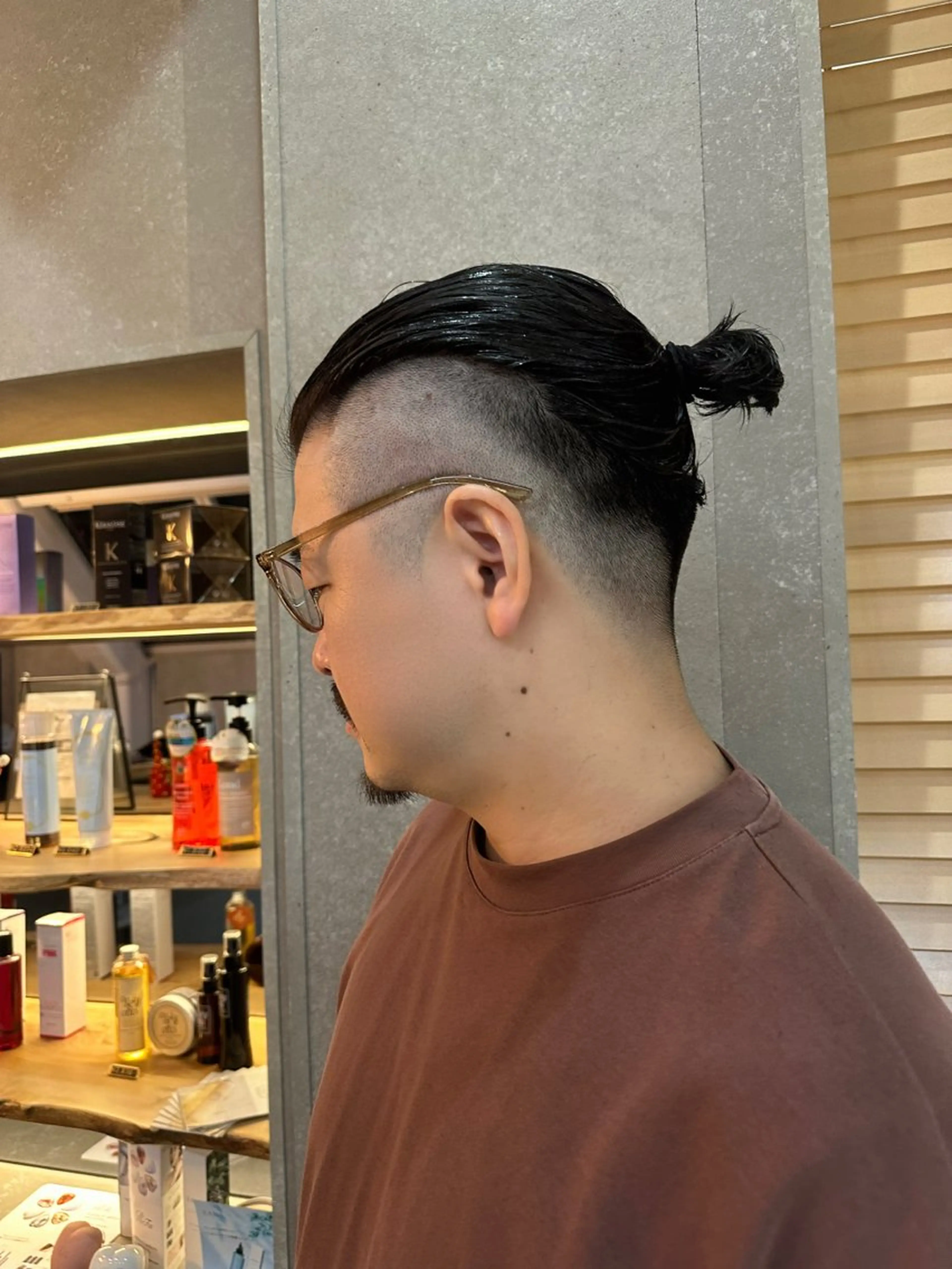 ミディアム カラー パーマ ヘアアレンジ メンズ ミディアムパーマ カルマパーマ メンズパーマ スペインカール ツイストスパイラルパーマ メンズ支持No. 1 🥇メンズ特化吉田のヘアスタイル