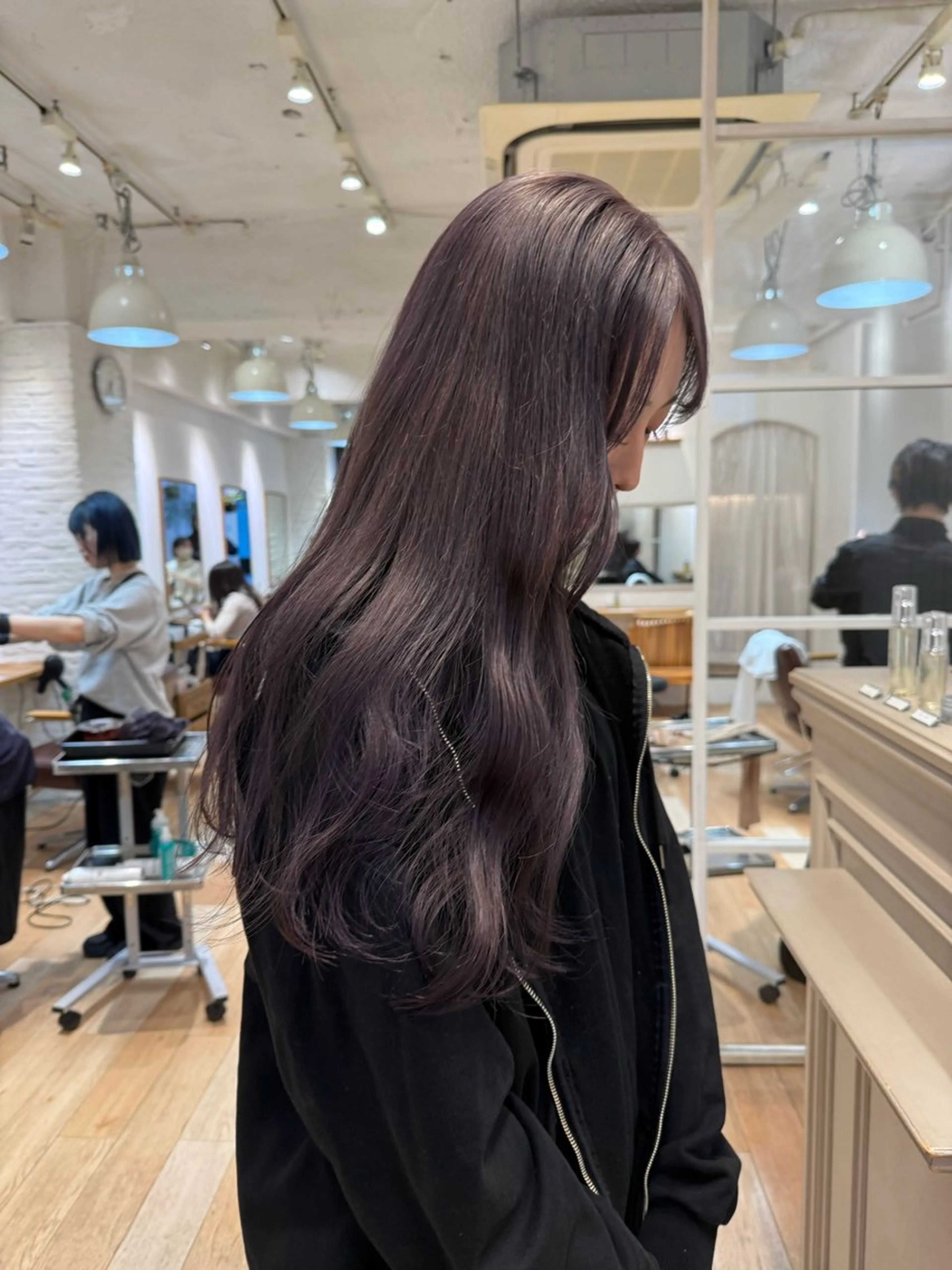 ロング カラー ミルクティー× グレージュMOMOのヘアスタイル