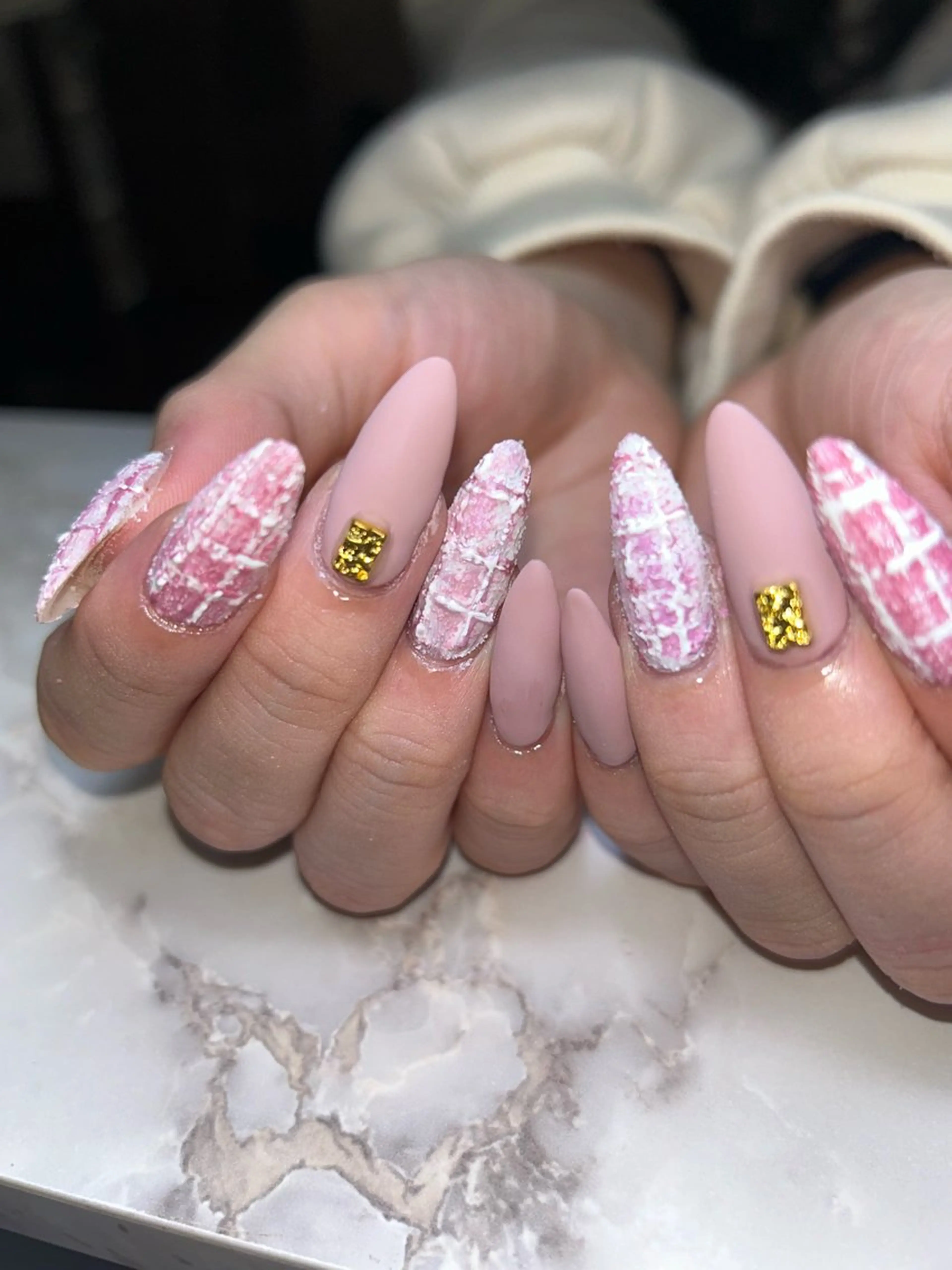 セミロング OKUHARA Mのネイルデザイン