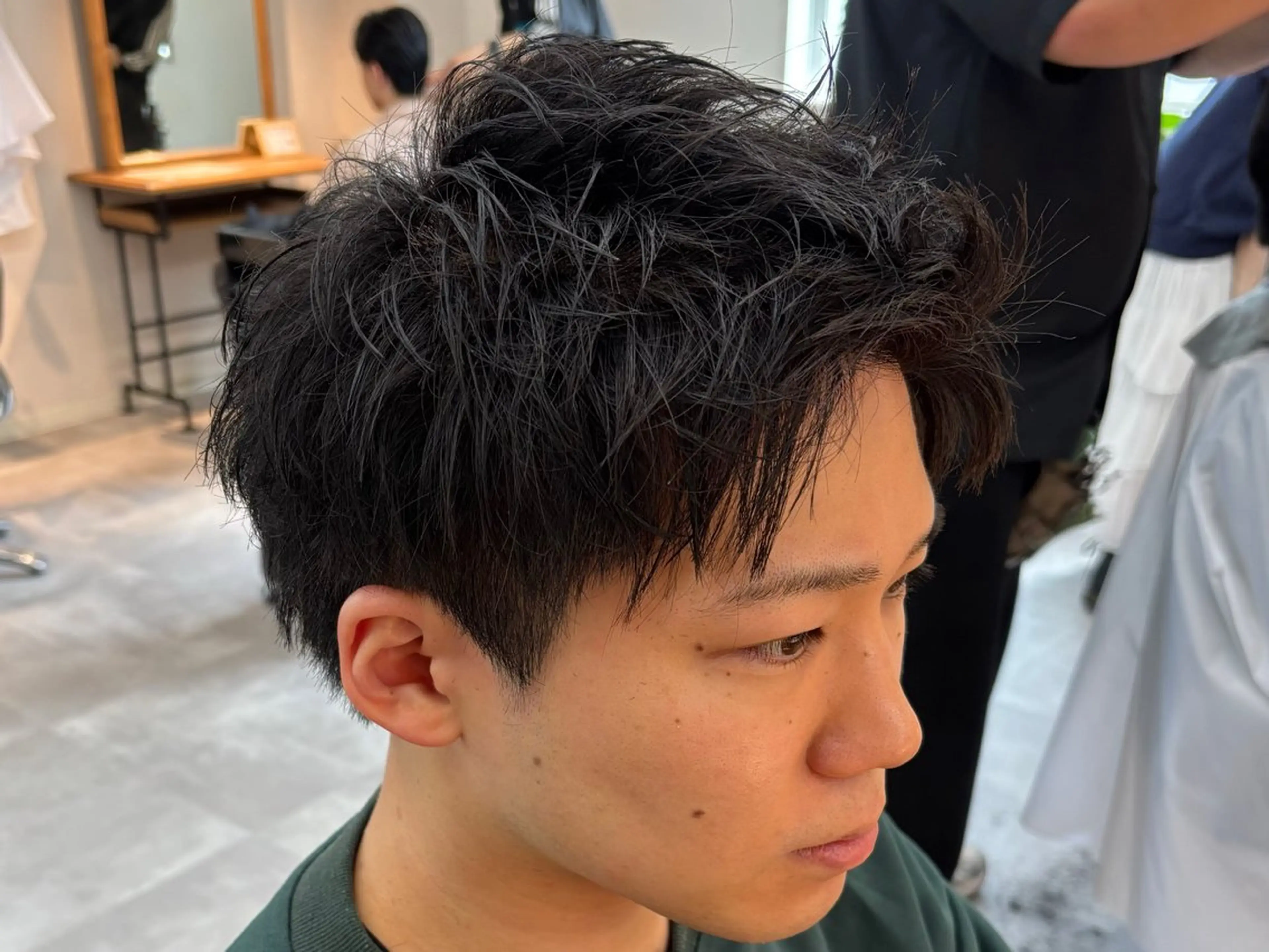 メンズ アップバング ビジネス カット フェザーパーマ/韓国 /メンズカット保立のヘアスタイル