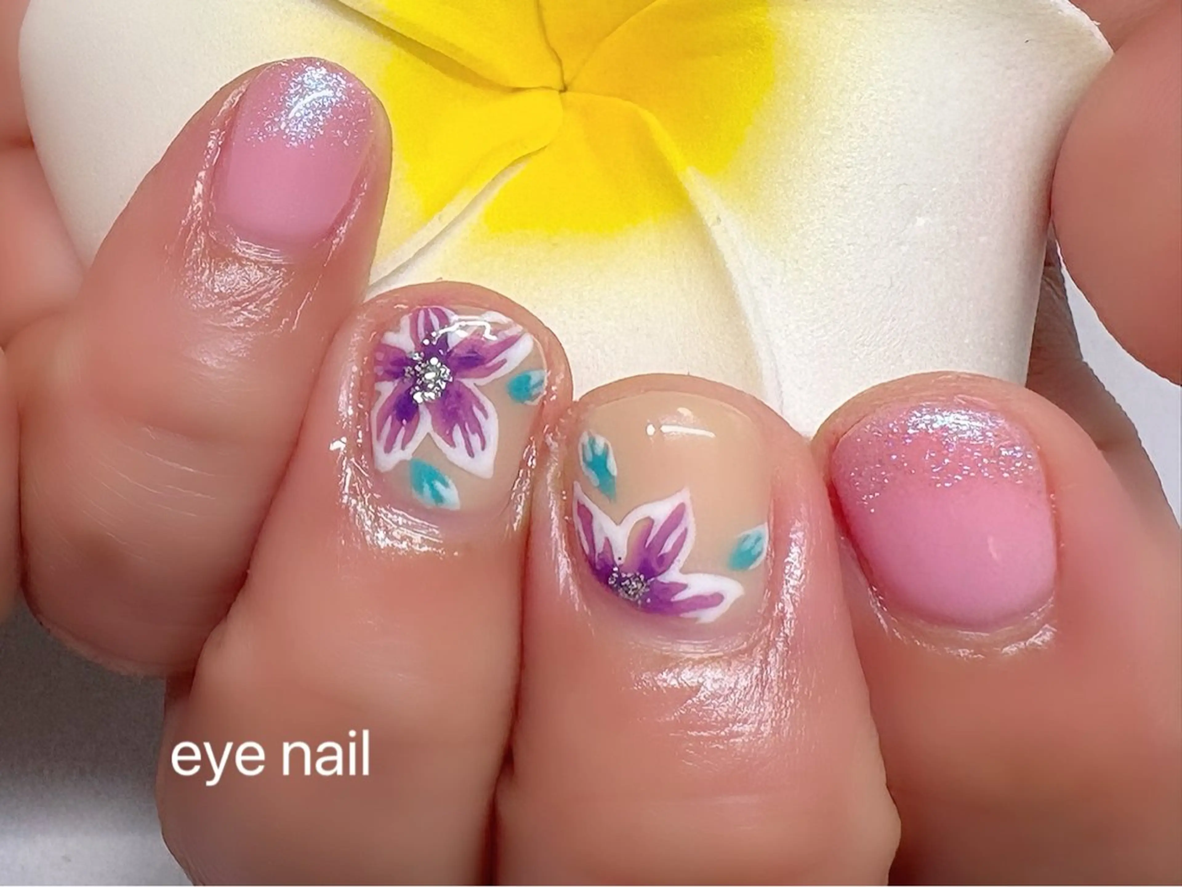 ネイル アートネイル オーロラネイル フラワーネイル ジェルネイル ラメ(グリッター) ハンドネイル Eye nailのネイルデザイン