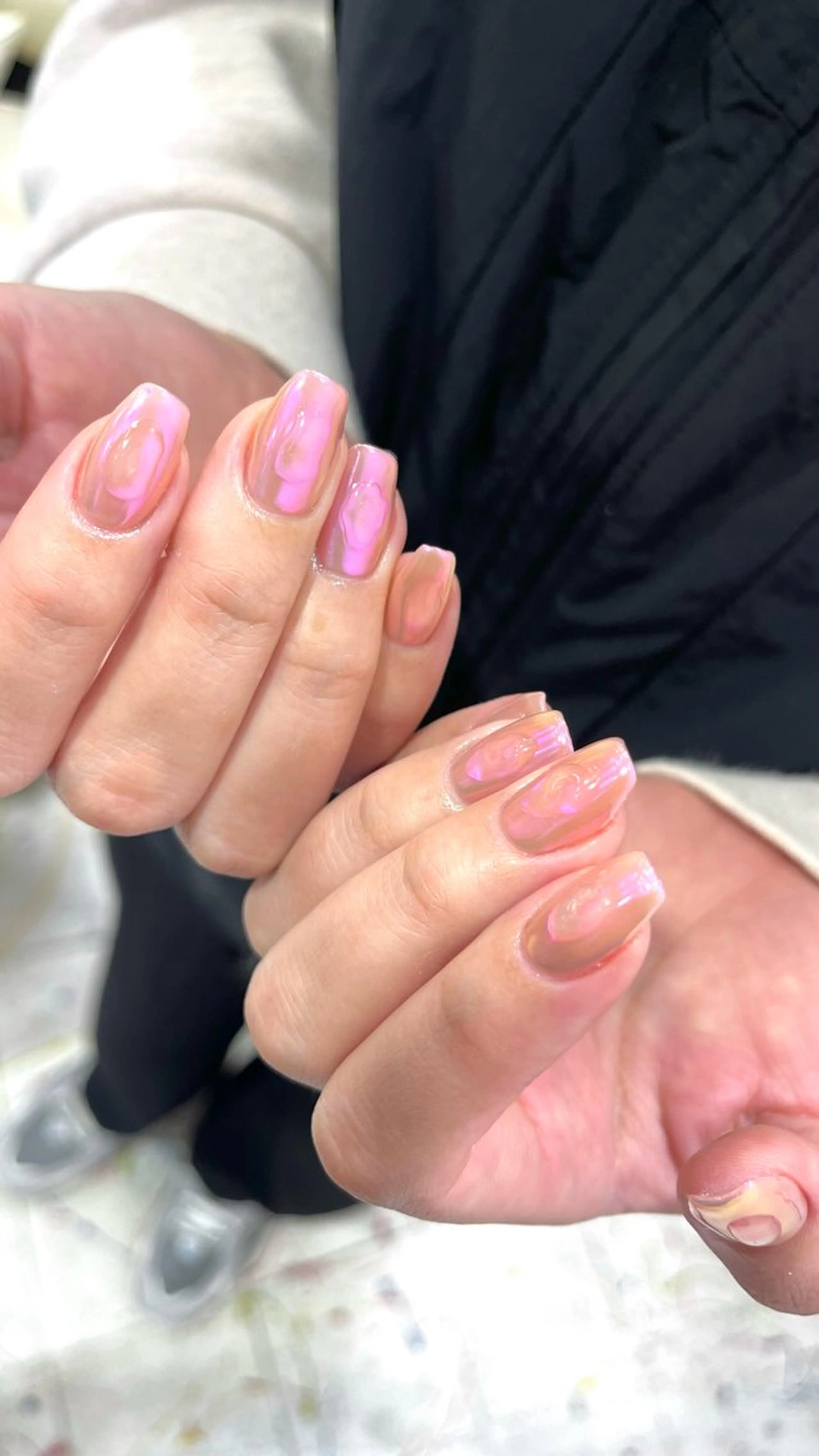 ネイル オーロラネイル 韓国ネイル ピンク ぷっくりネイル ハンドネイル para ☀︎ sol by BECK所属・Para Sol nail　Maoのネイルデザイン