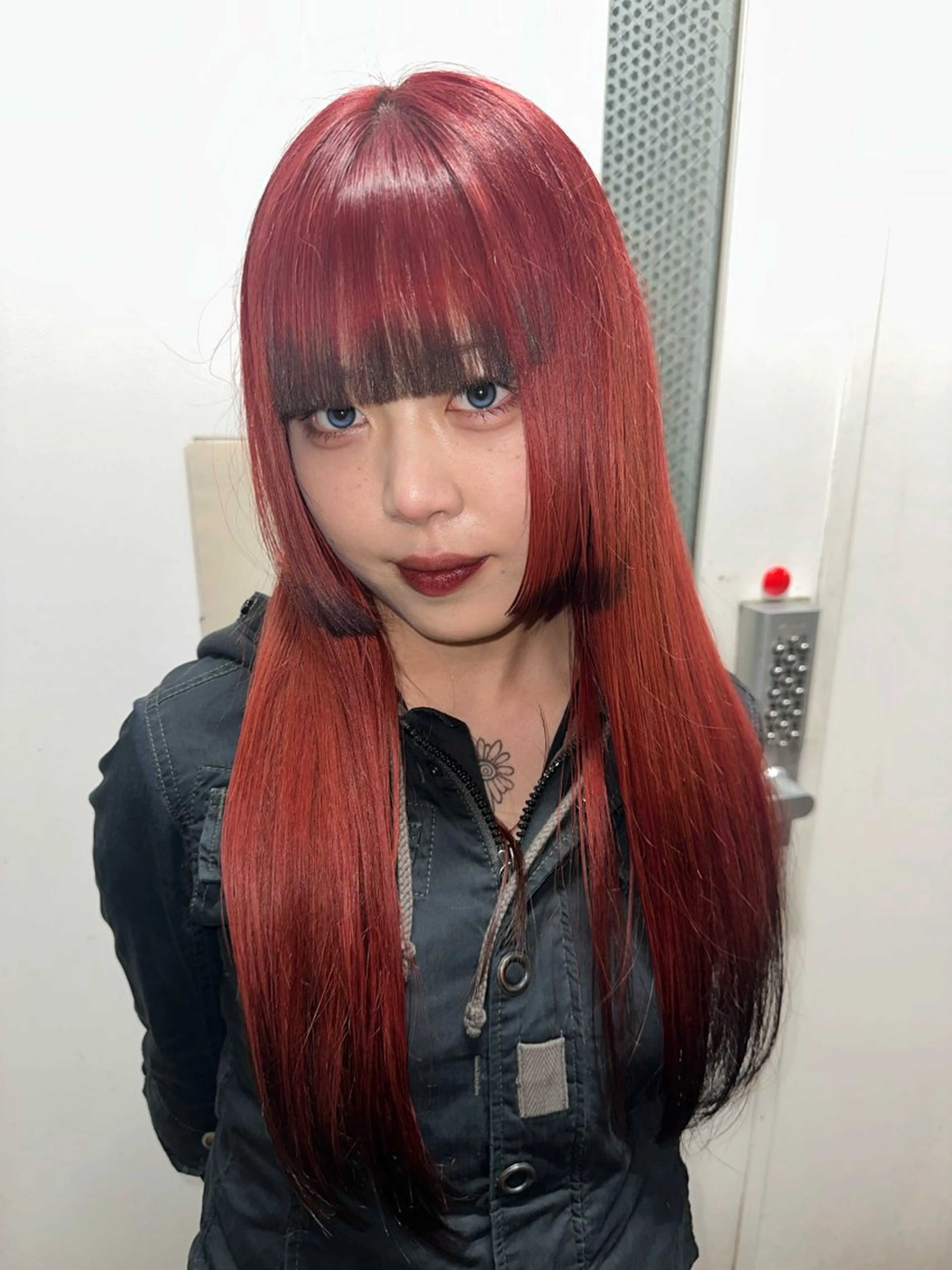 カラー 黒髪 ボルドーカラー Nakamura Manaのヘアスタイル