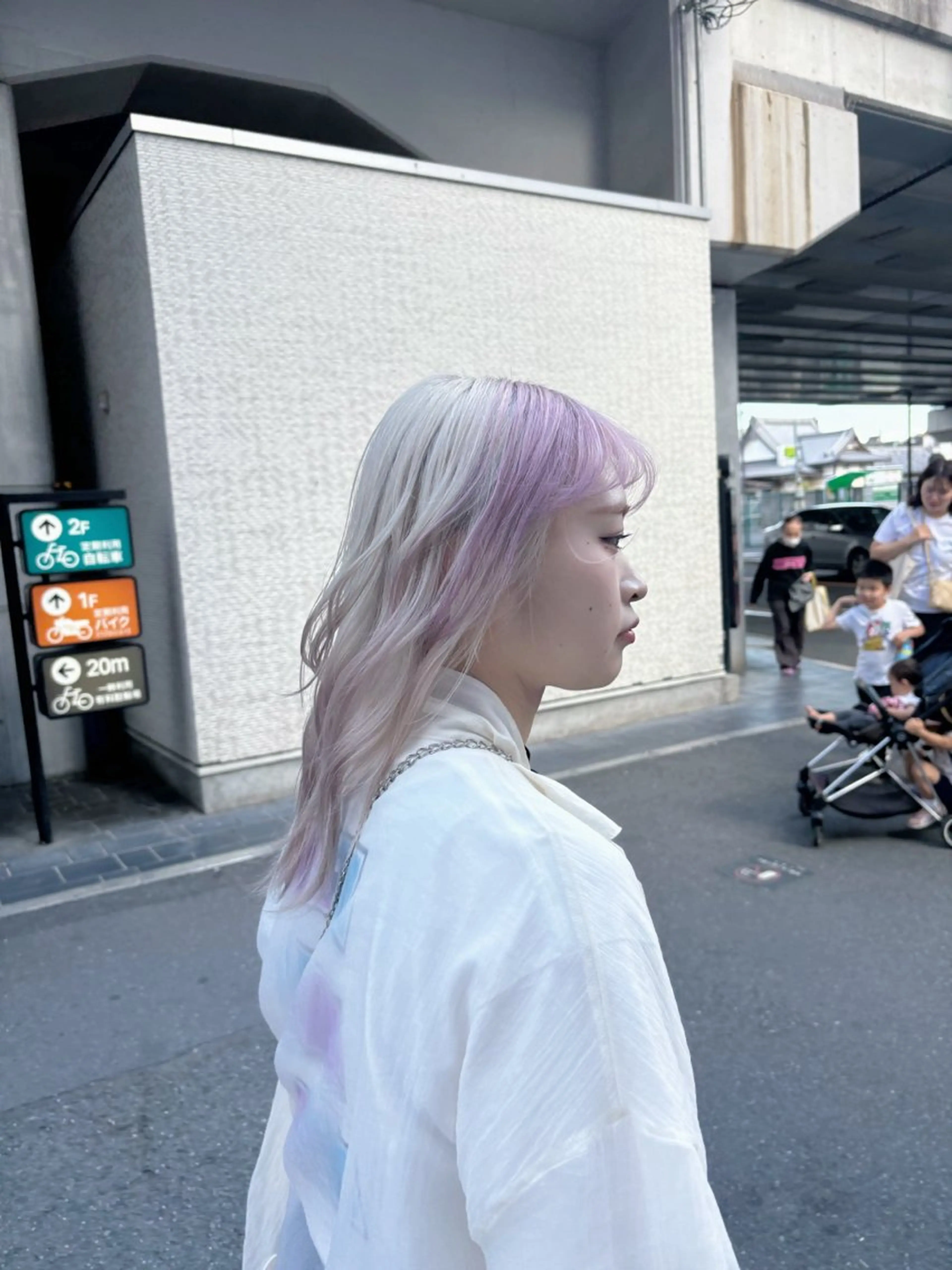 セミロング カラー ヘアカラー ハイトーンカラー☁️ 西條 楓花のヘアスタイル