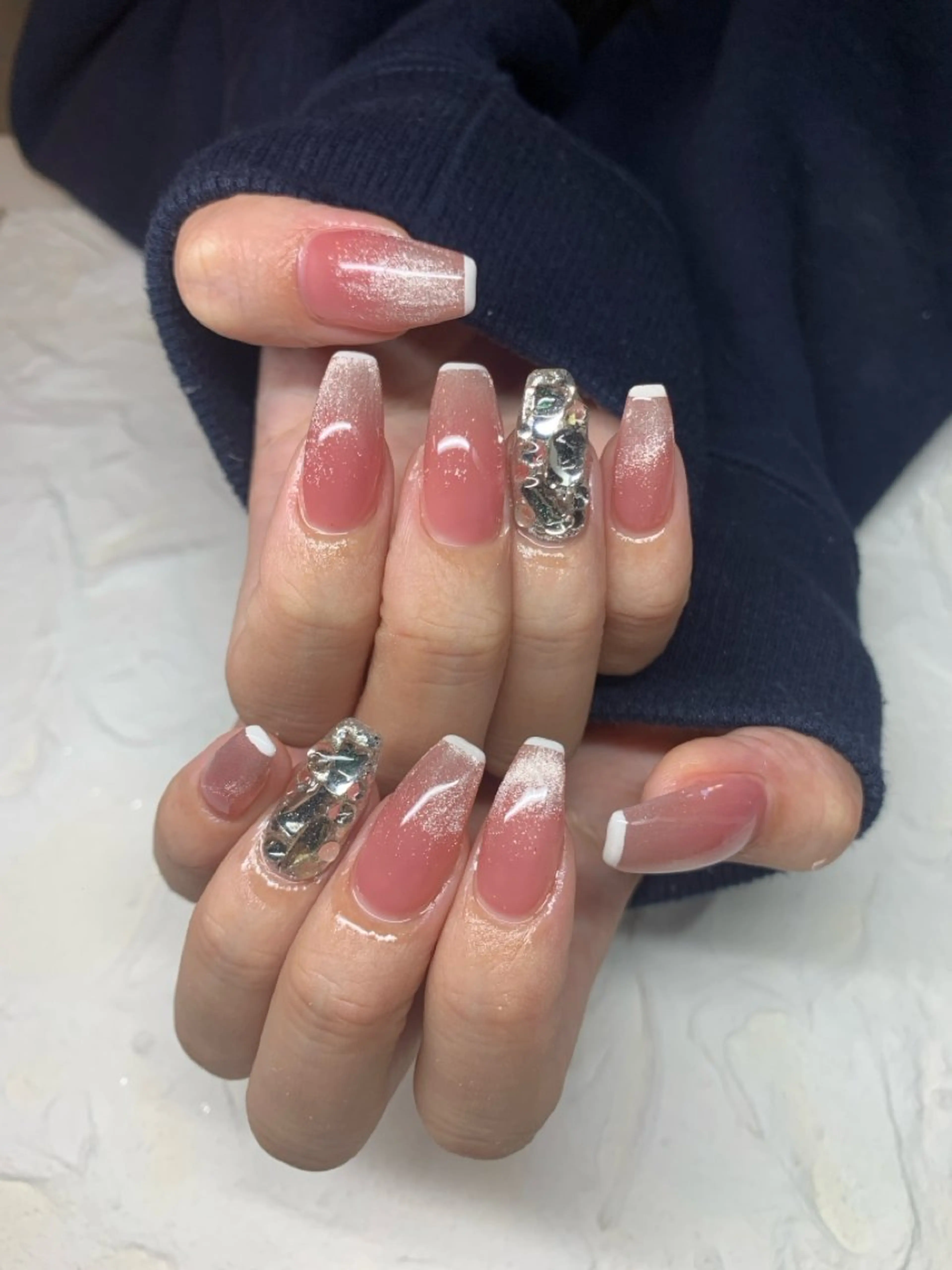 ネイル グラデーション マグネットネイル 赤色 スカルプネイル happiness nailのネイルデザイン