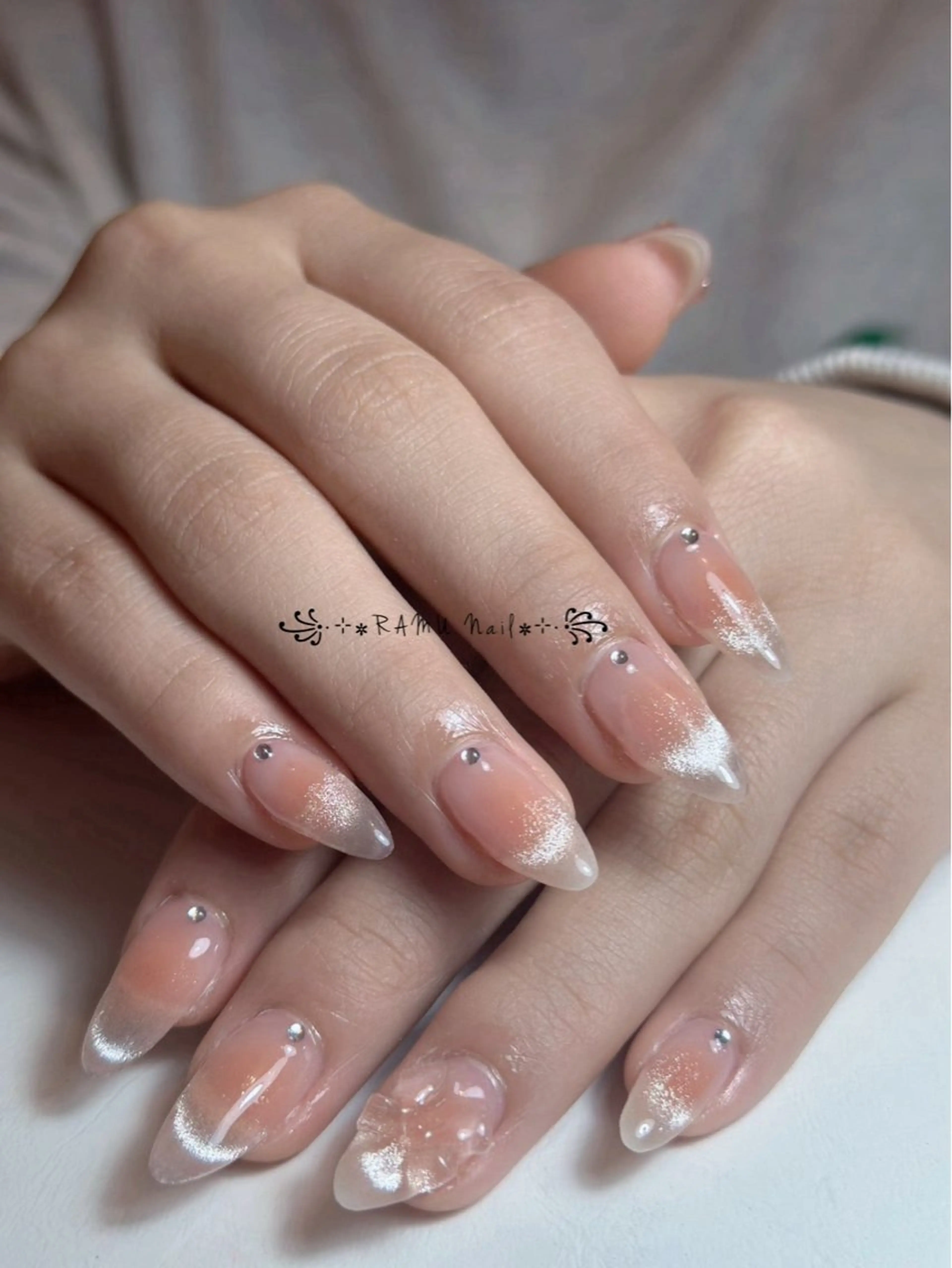 ネイル チークネイル フレンチネイル グラデーション キラキラネイル 韓国ネイル ハンドネイル RAMU Nail 恵比寿店のネイルデザイン