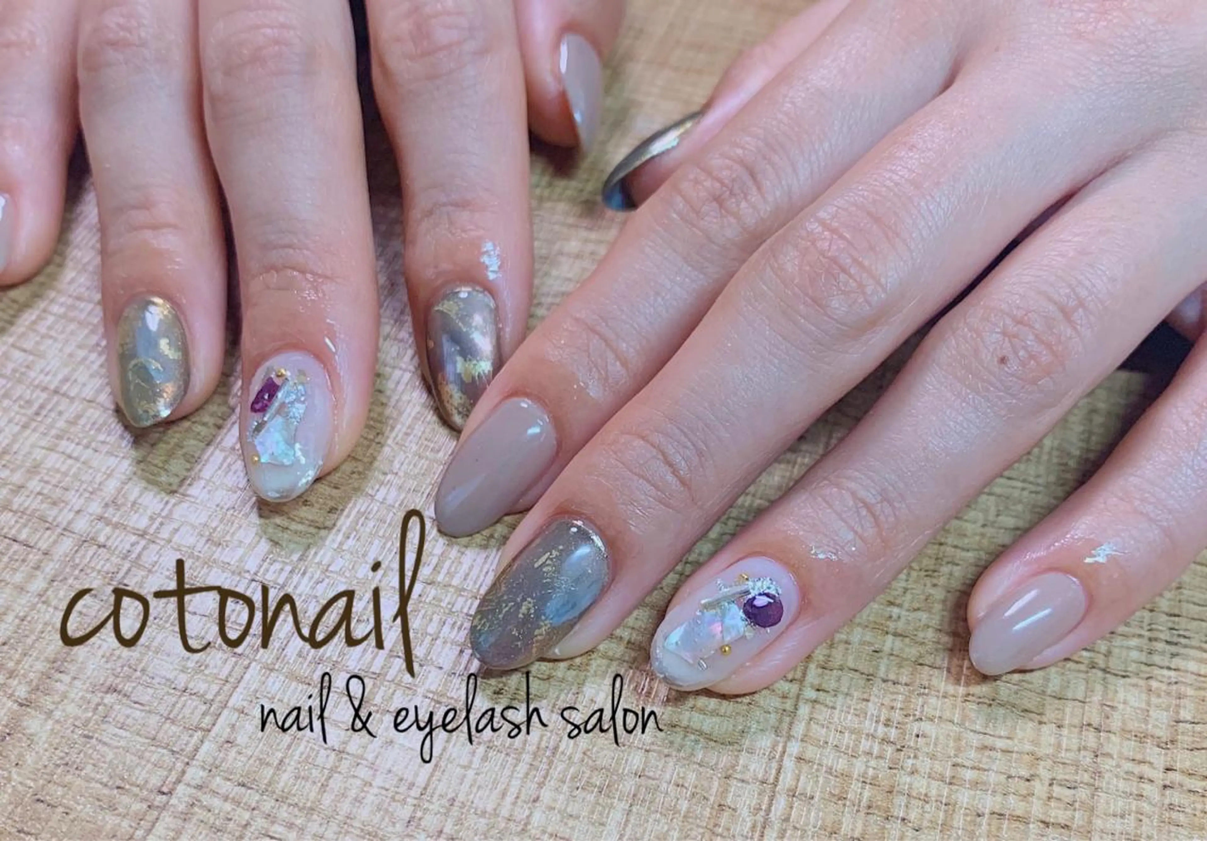 ミディアム ネイル アートネイル ツメトマツゲ .のネイルデザイン