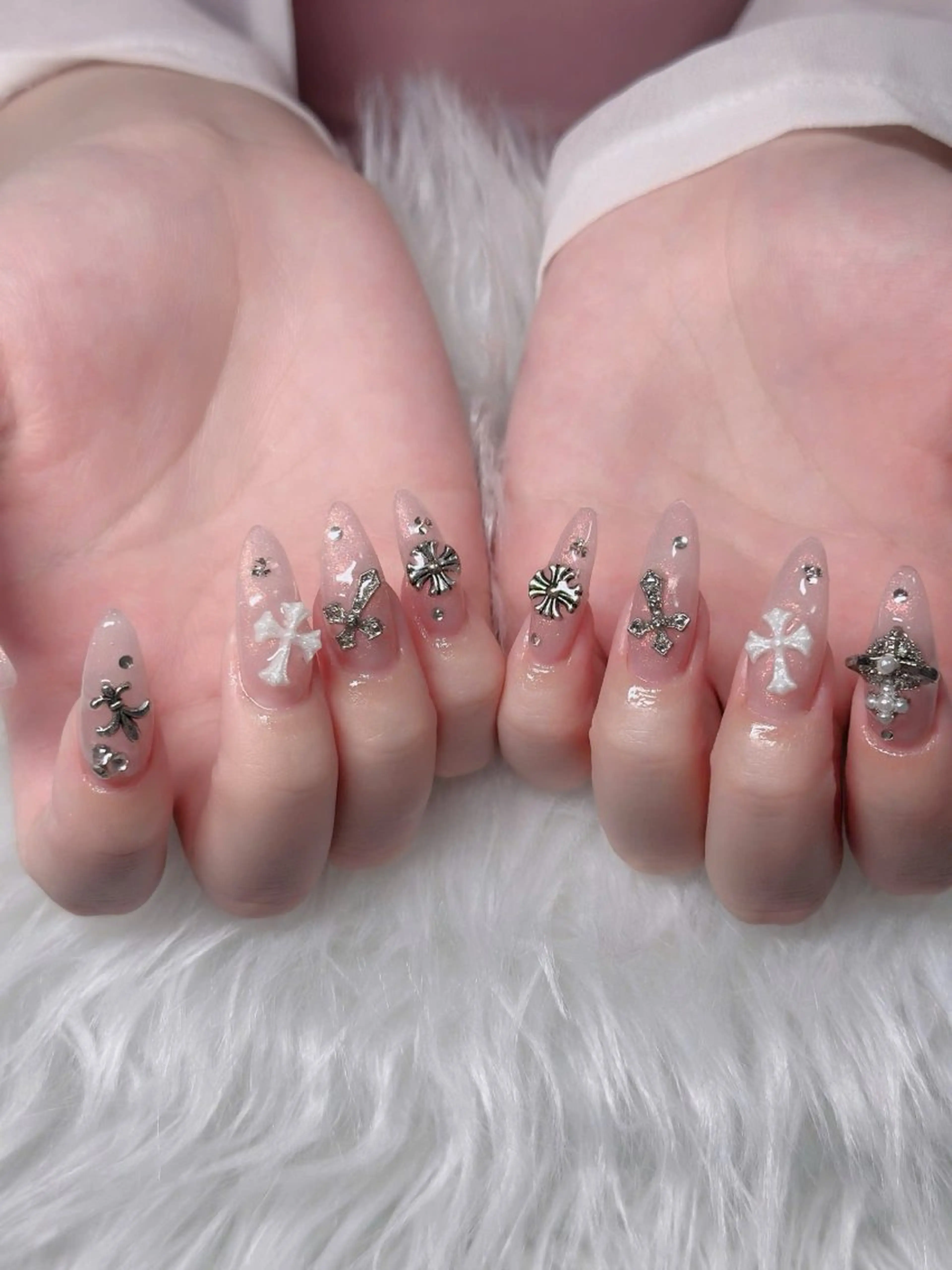 ネイル フレンチネイル ジェルネイル ガラスフレンチ ハロウィン ハート H.baby Nail Salonのネイルデザイン