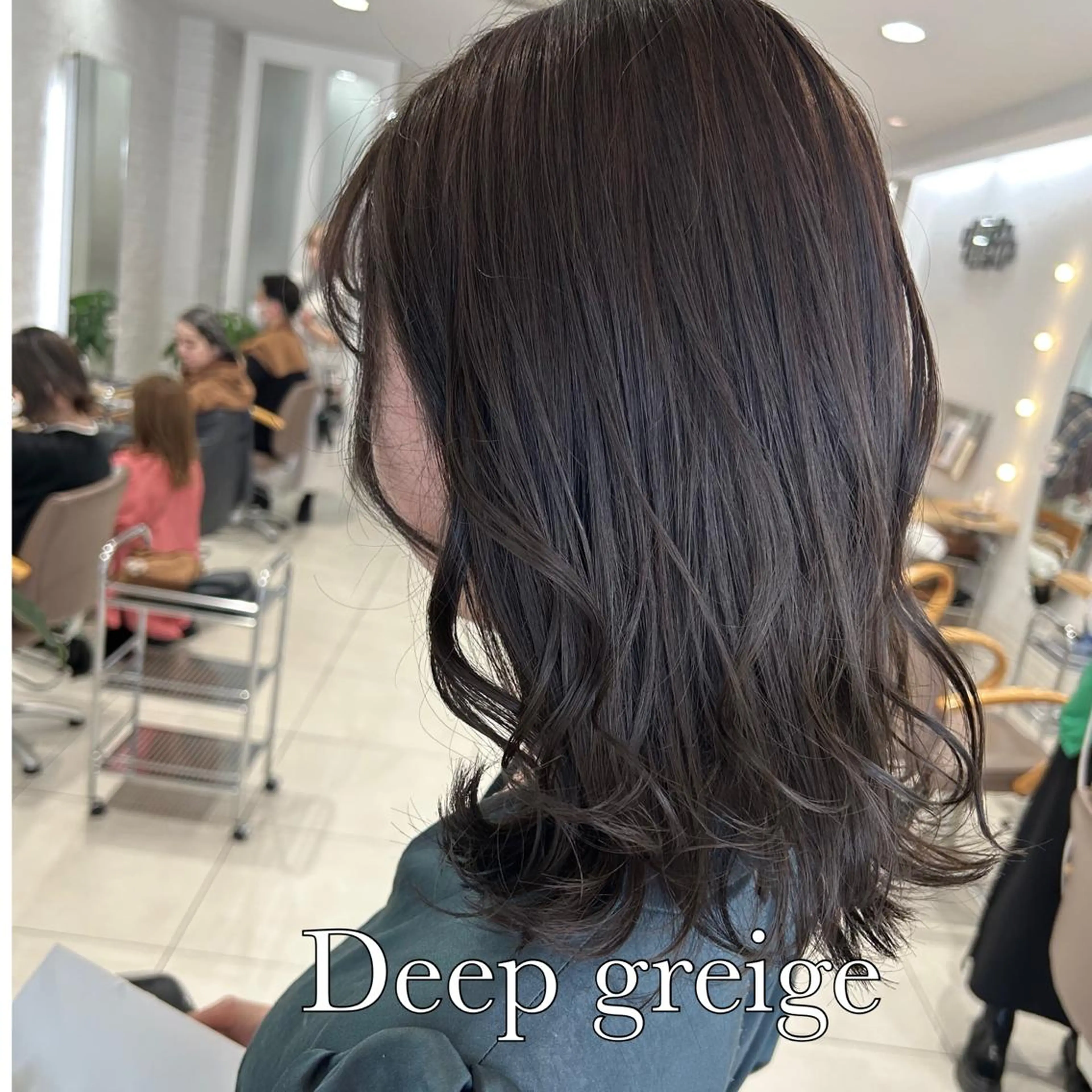 ミディアム カラー Ida Akaneのヘアスタイル