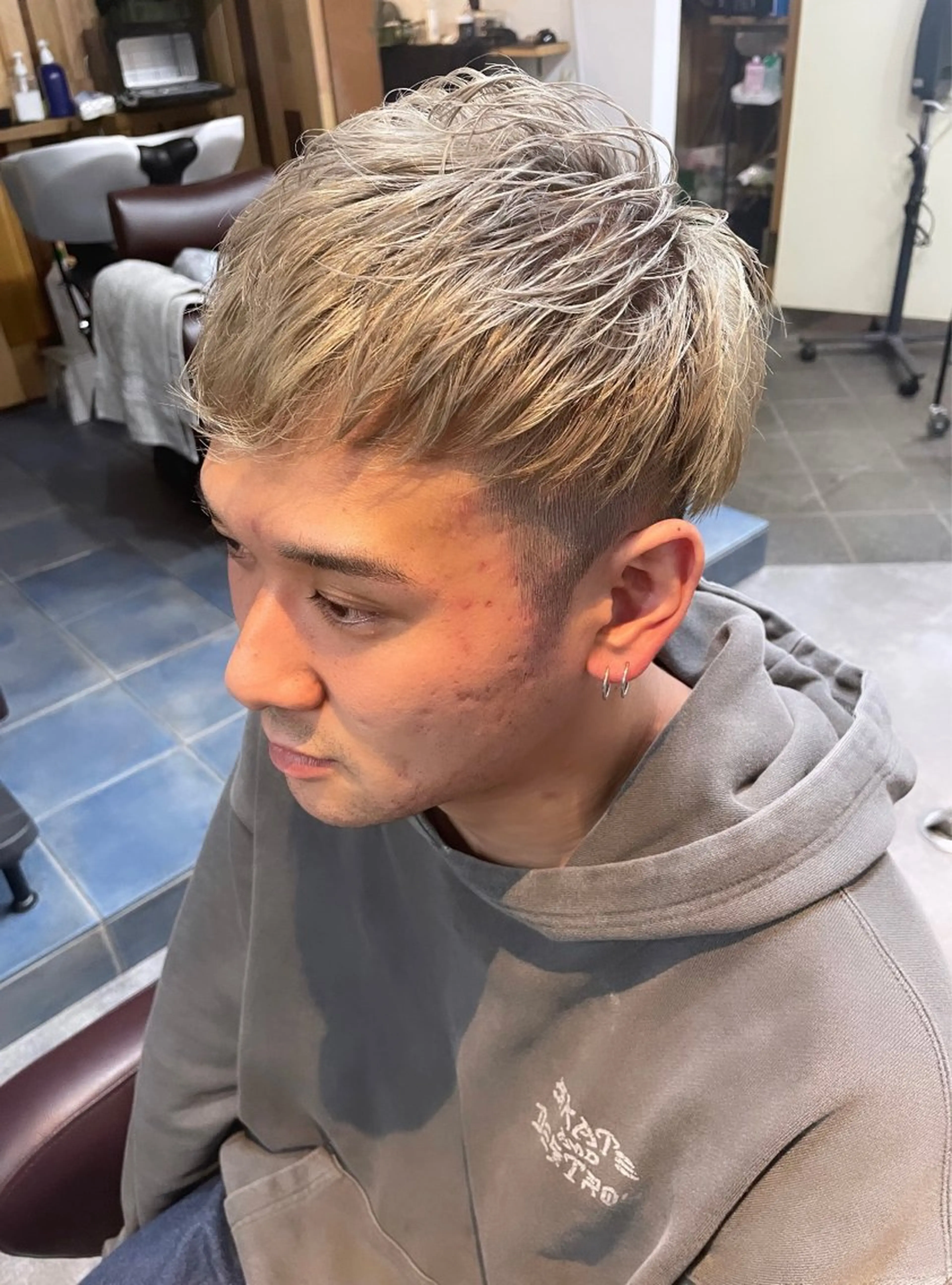 ショート カラー メンズ 絹村 健人のヘアスタイル