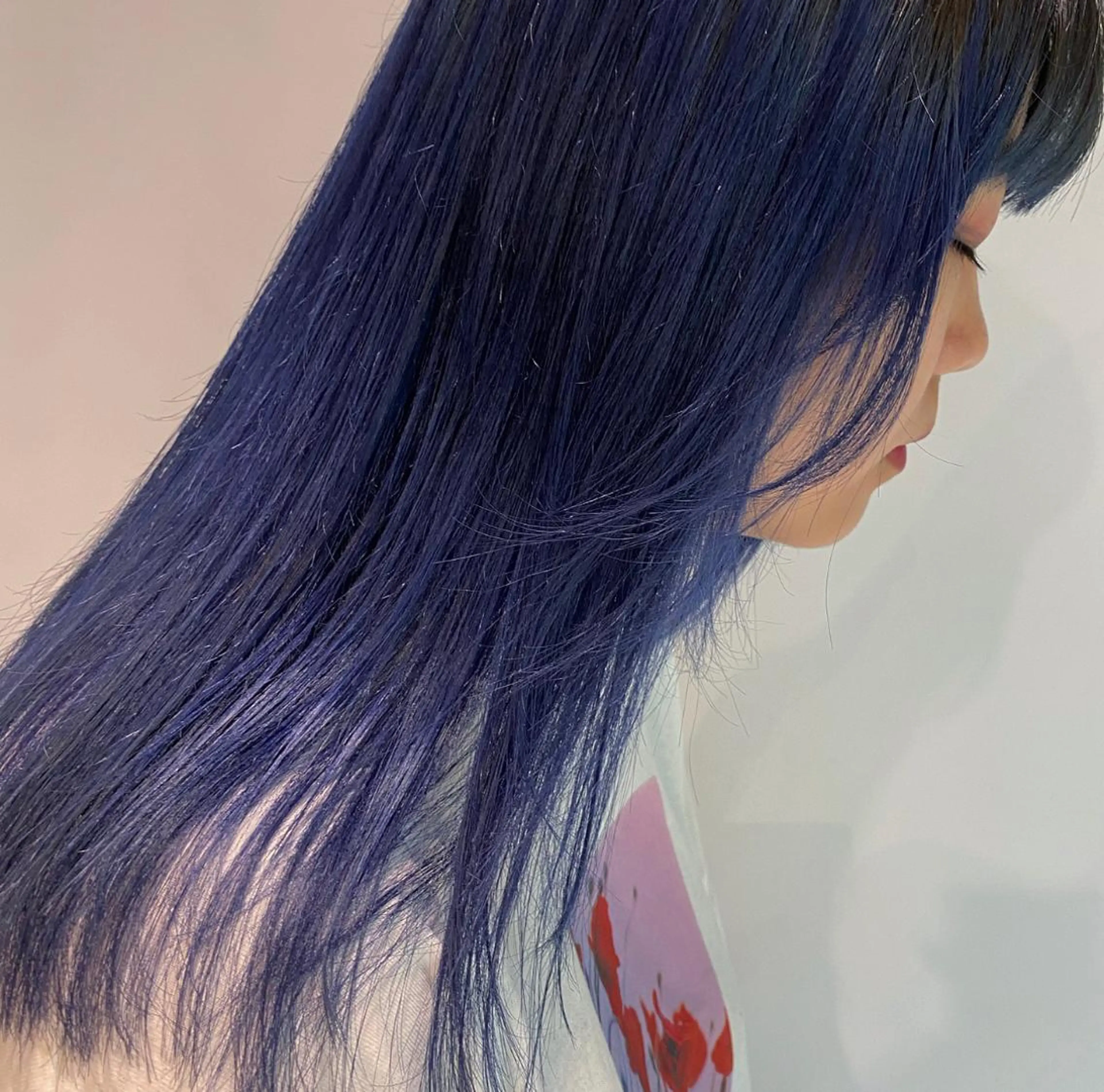 ミディアム カラー アディクシーカラー ブリーチ ブルーカラー ネイビーカラー カット ヘアカラー トリートメント scene.池袋所属・scene. haraのヘアスタイル