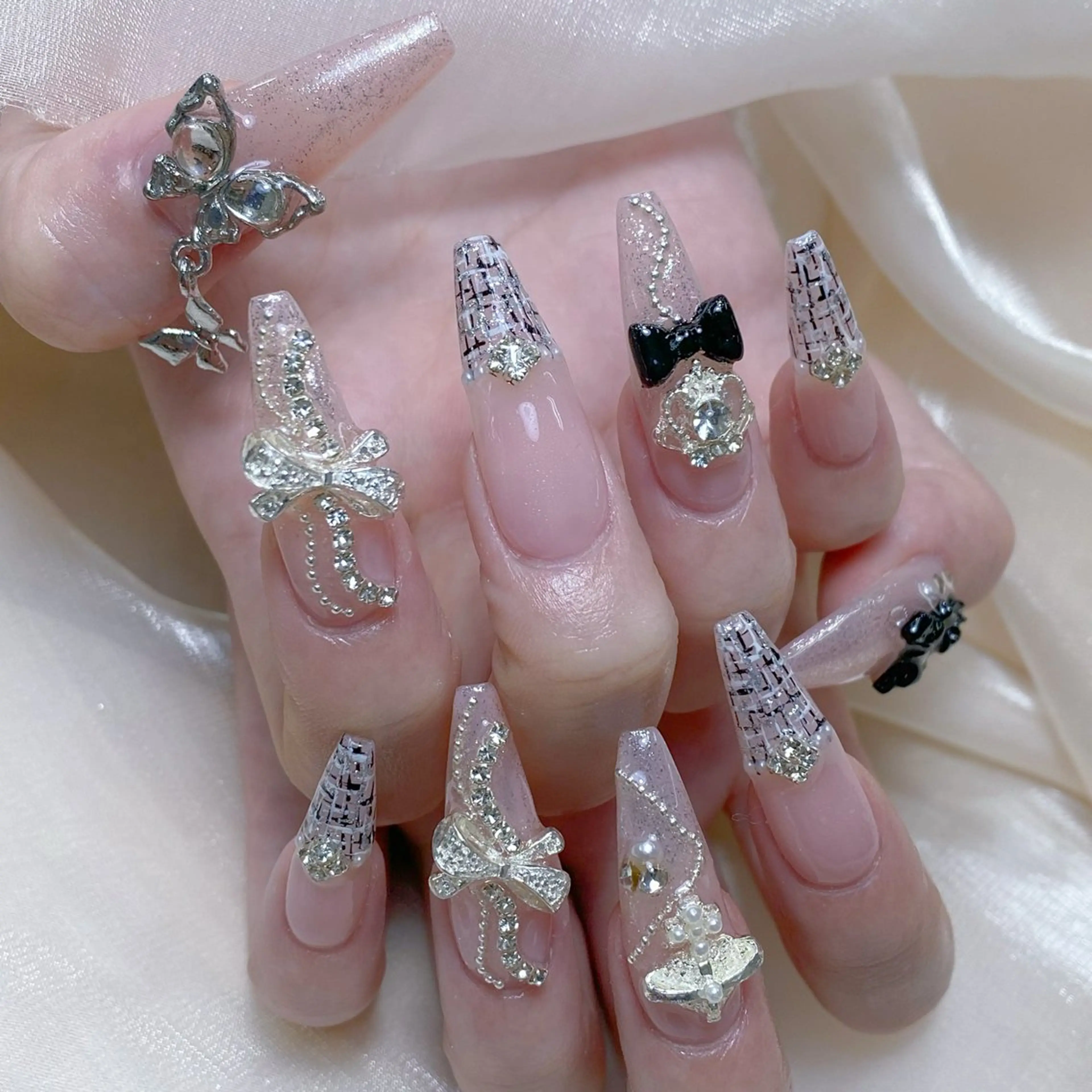 ネイル オーロラネイル フレンチネイル ハート キラキラネイル 韓国ネイル ハンドネイル Melody Nail所属・Melody  3D/スカルプ専門店のネイルデザイン