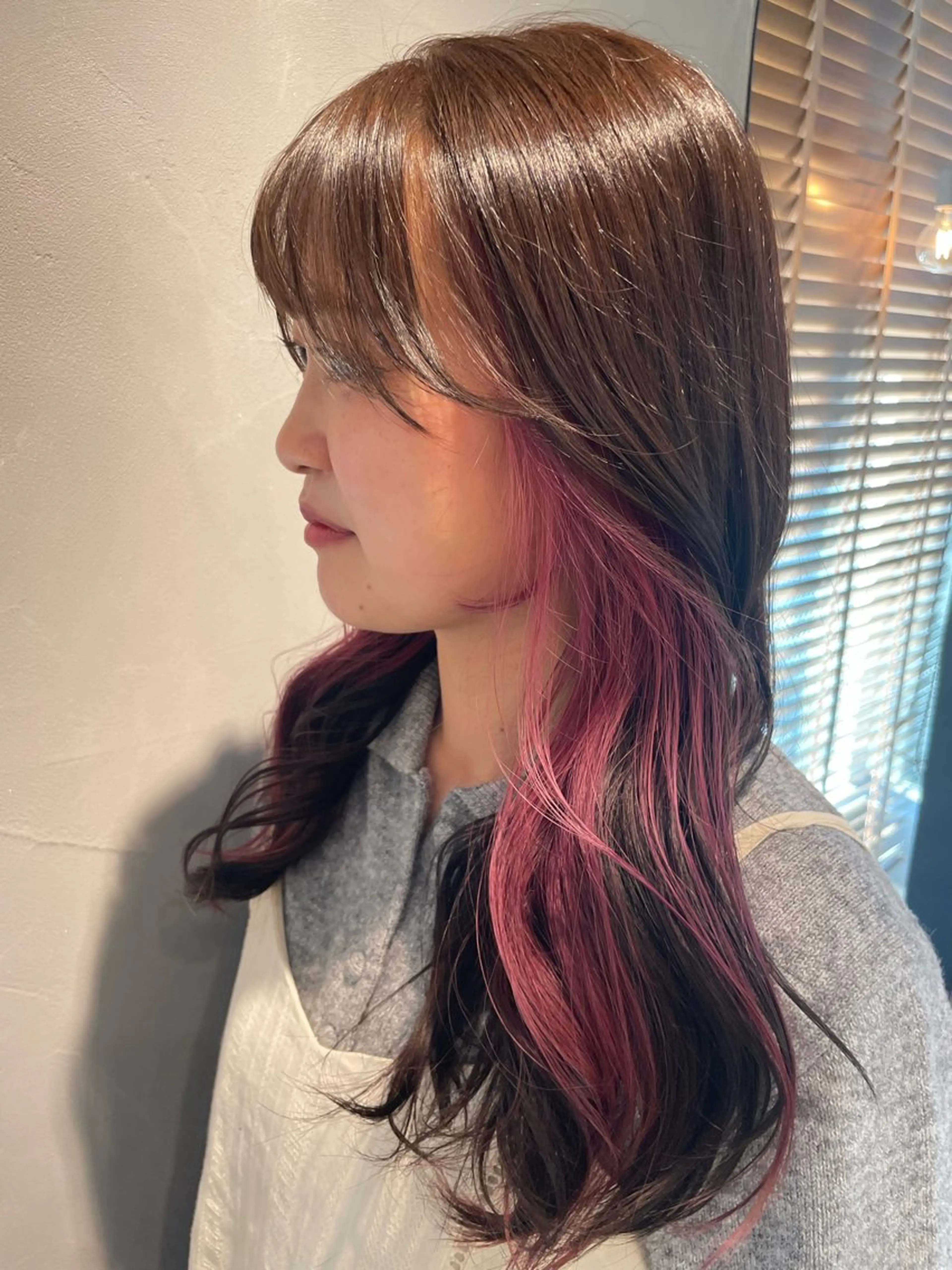 カラー インナーカラー ピンクカラー 畠山 莉緒のヘアスタイル