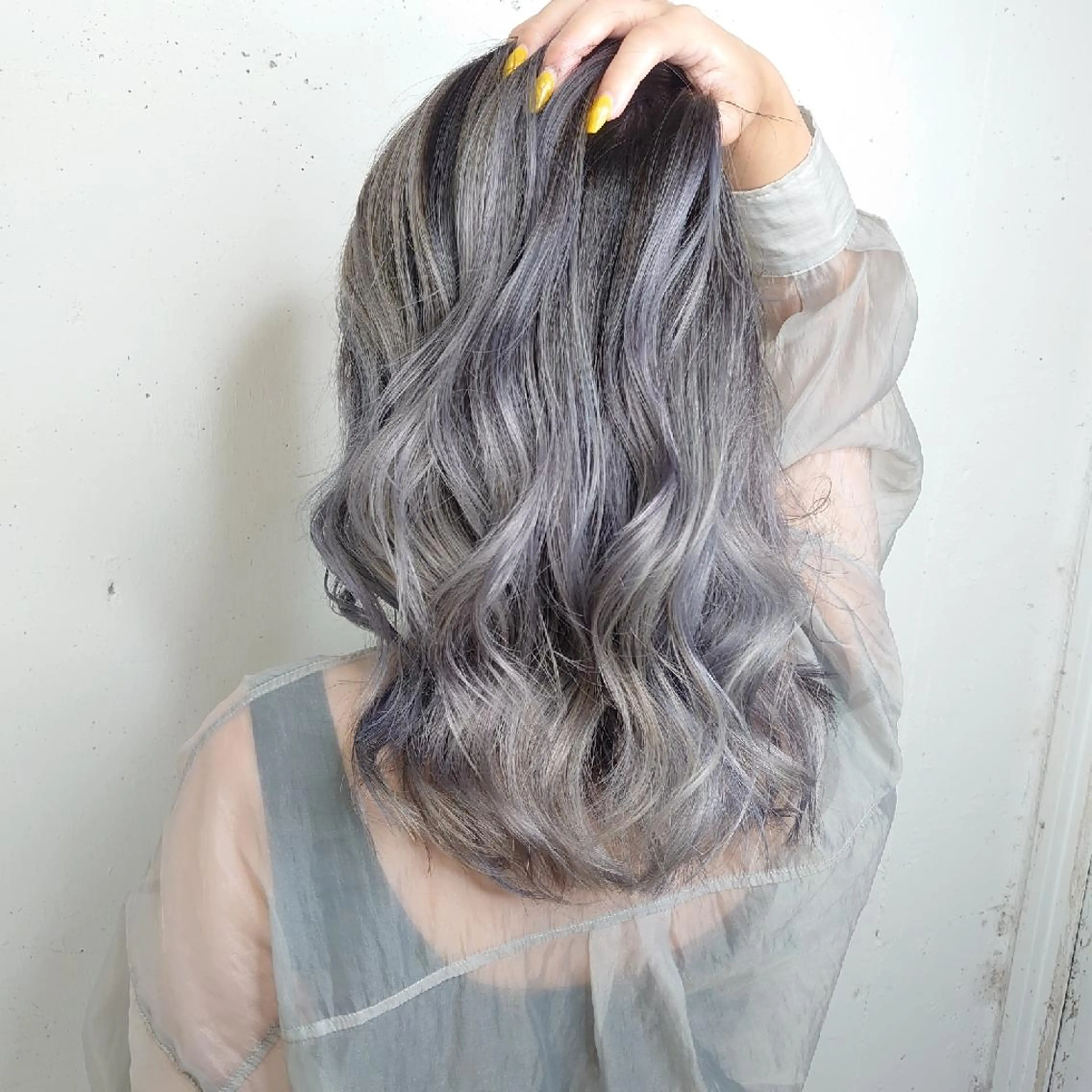 セミロング カラー ヘアアレンジ バレイヤージュ ベージュカラー グレージュ シルバー シルバーグレージュ カット ヘアカラー E Komo hair所属・Wow❕E Komo hair 永井一輝のヘアスタイル