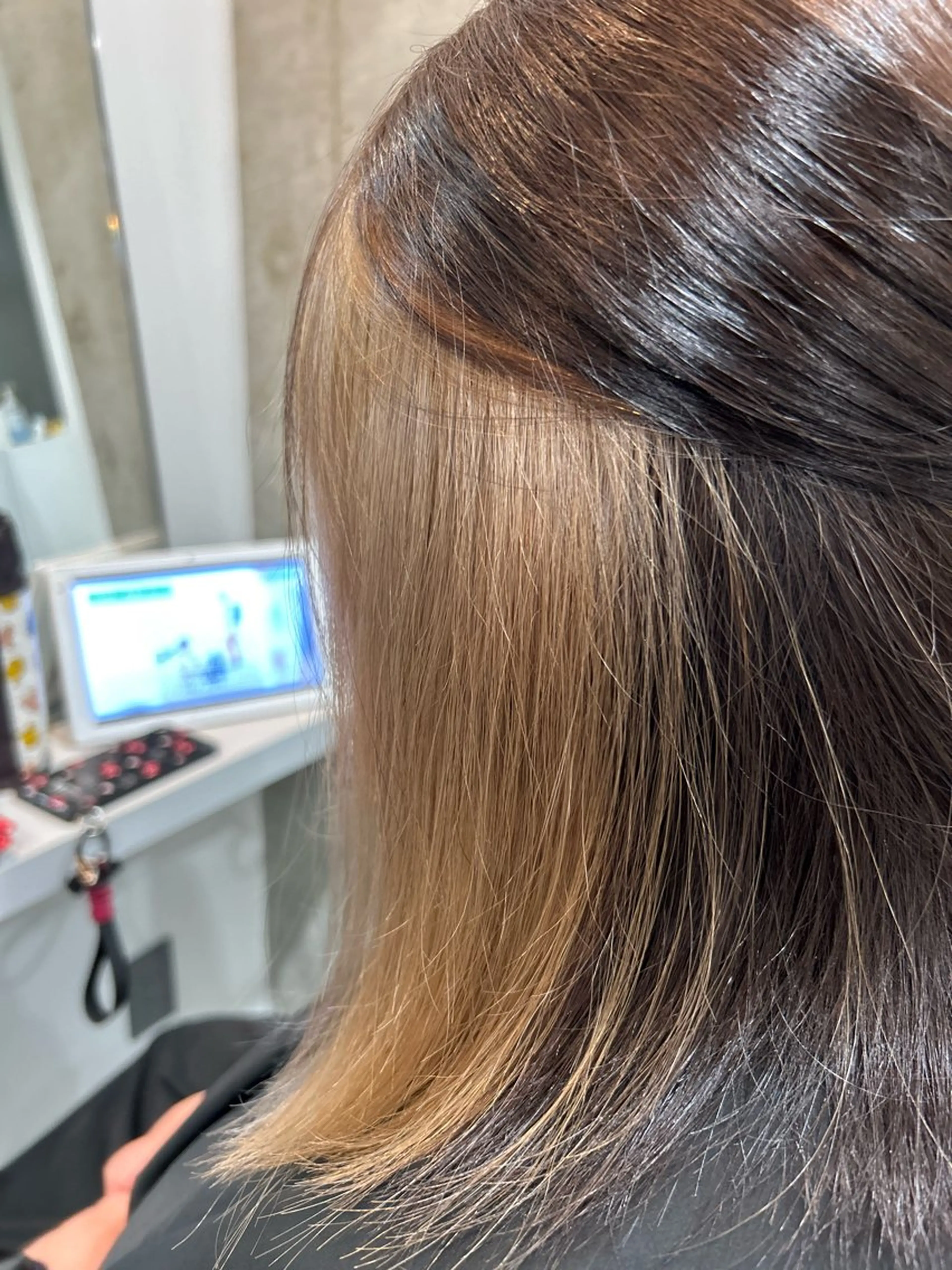 セミロング カラー ベージュカラー イヤリングカラー ミルクティーベージュ インナーカラー 🌍櫻井海星のヘアスタイル