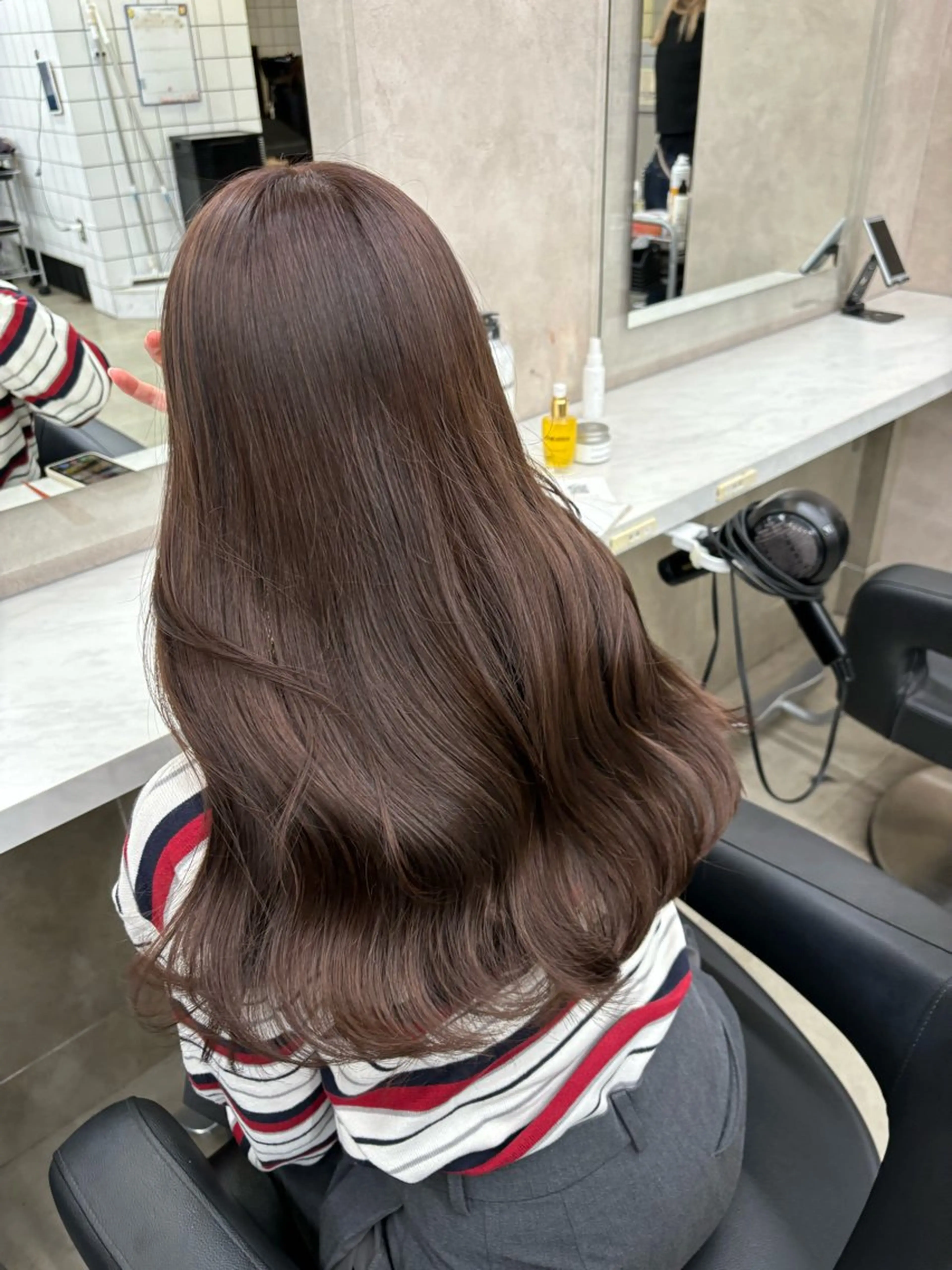 ロング カラー ベージュカラー ブリーチ ブラウンカラー チョコレートブラウン 透明感カラー 表参道ハッシュカット レイヤー/リノンのヘアスタイル