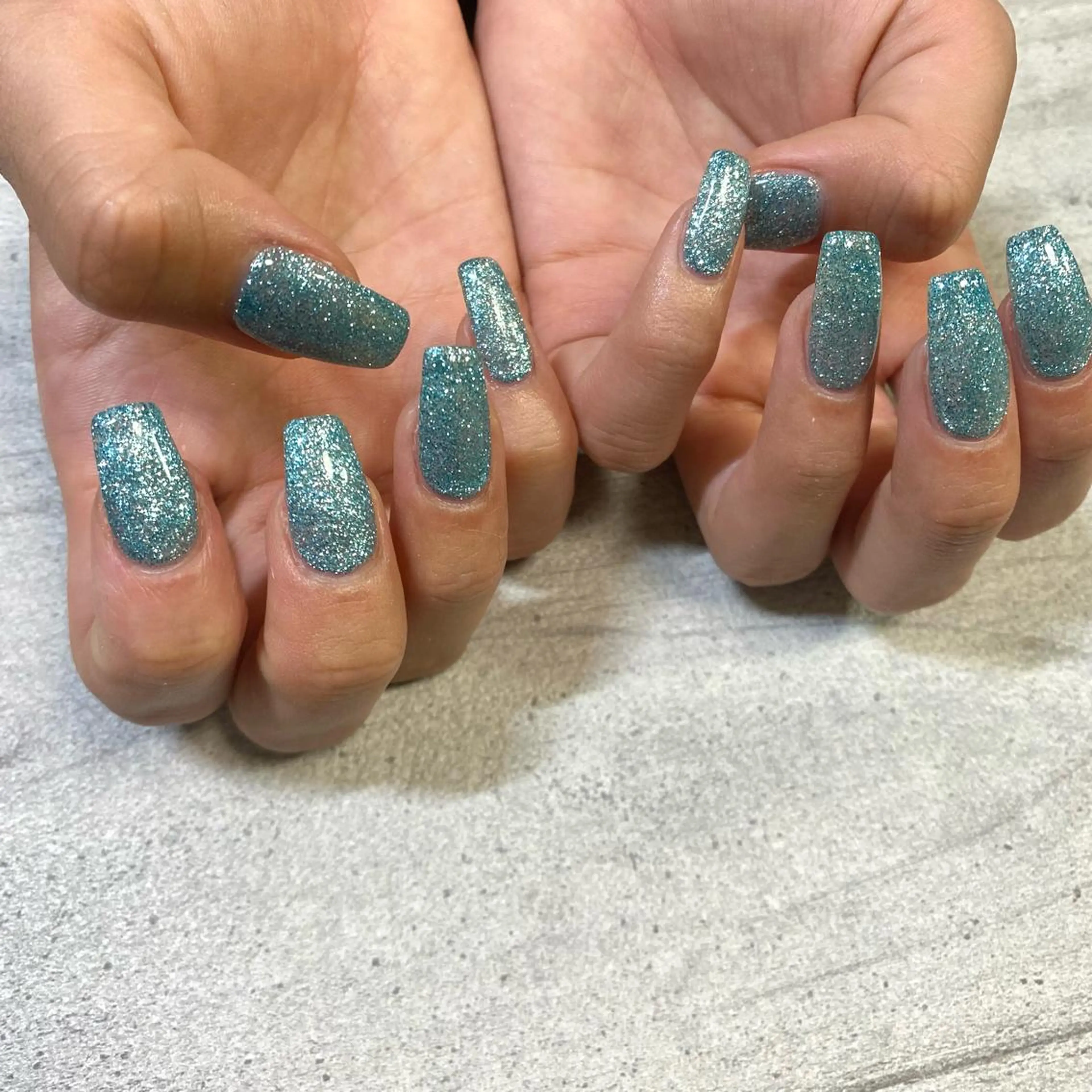 ミディアム カラー パーマ ヘアアレンジ キッズ ネイル マツエク・マツパ アイブロウ ラメ(グリッター) 水色 今福鶴見ネイル 8(ｴｲﾄ)のネイルデザイン