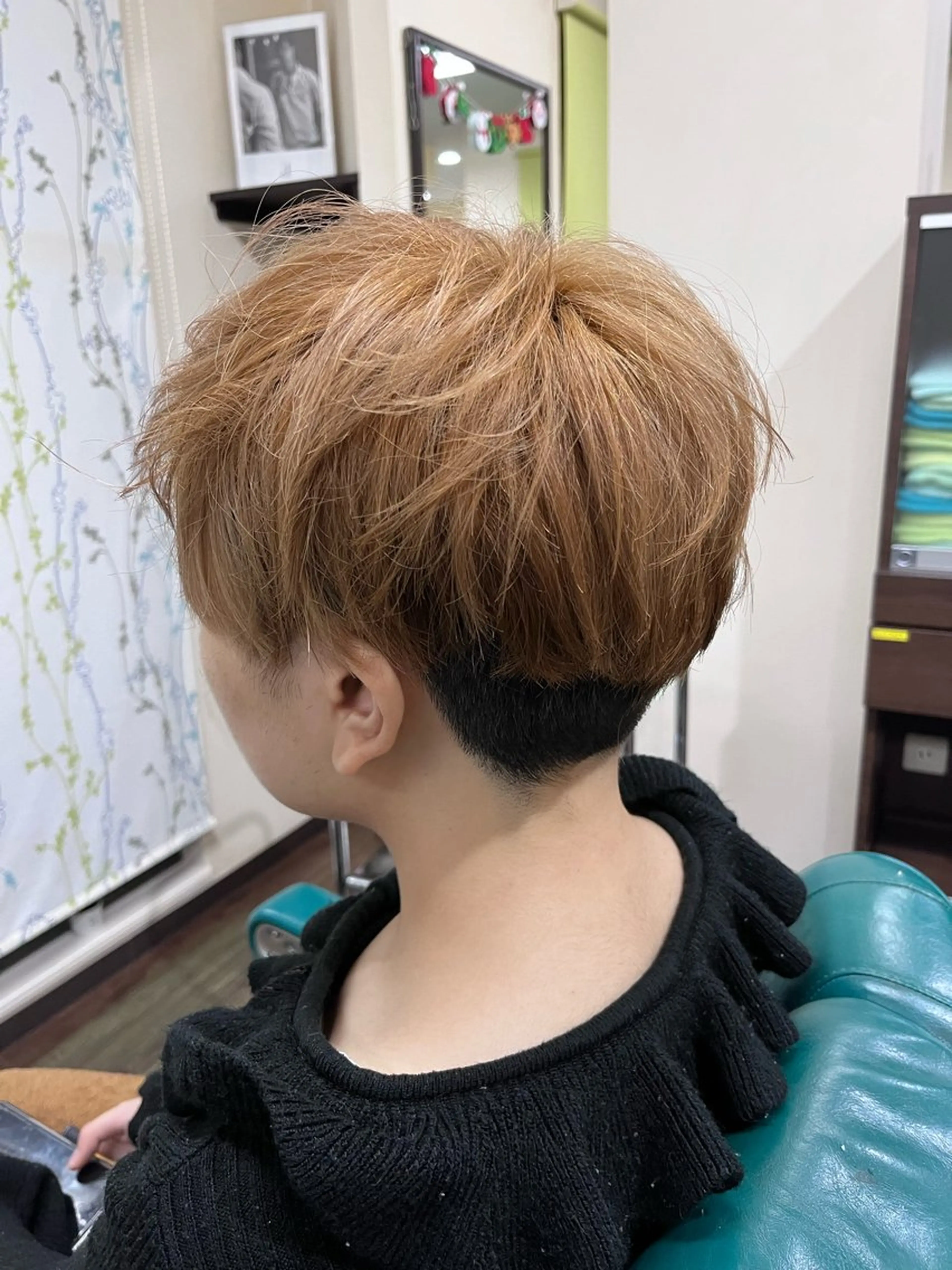 カット➕ブリーチオンカラーの写真