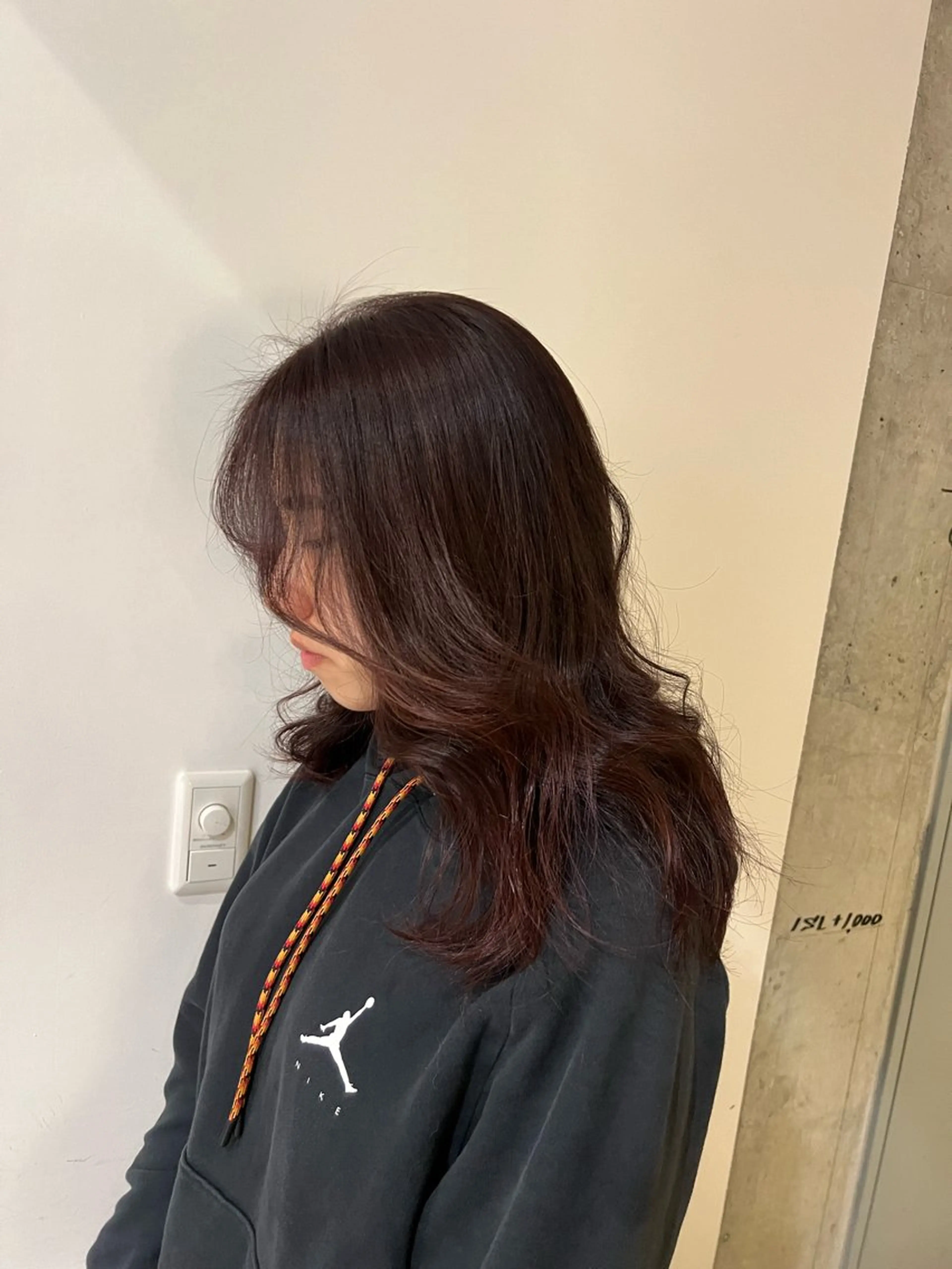 ミディアム カラー 三宅 凜佳のヘアスタイル