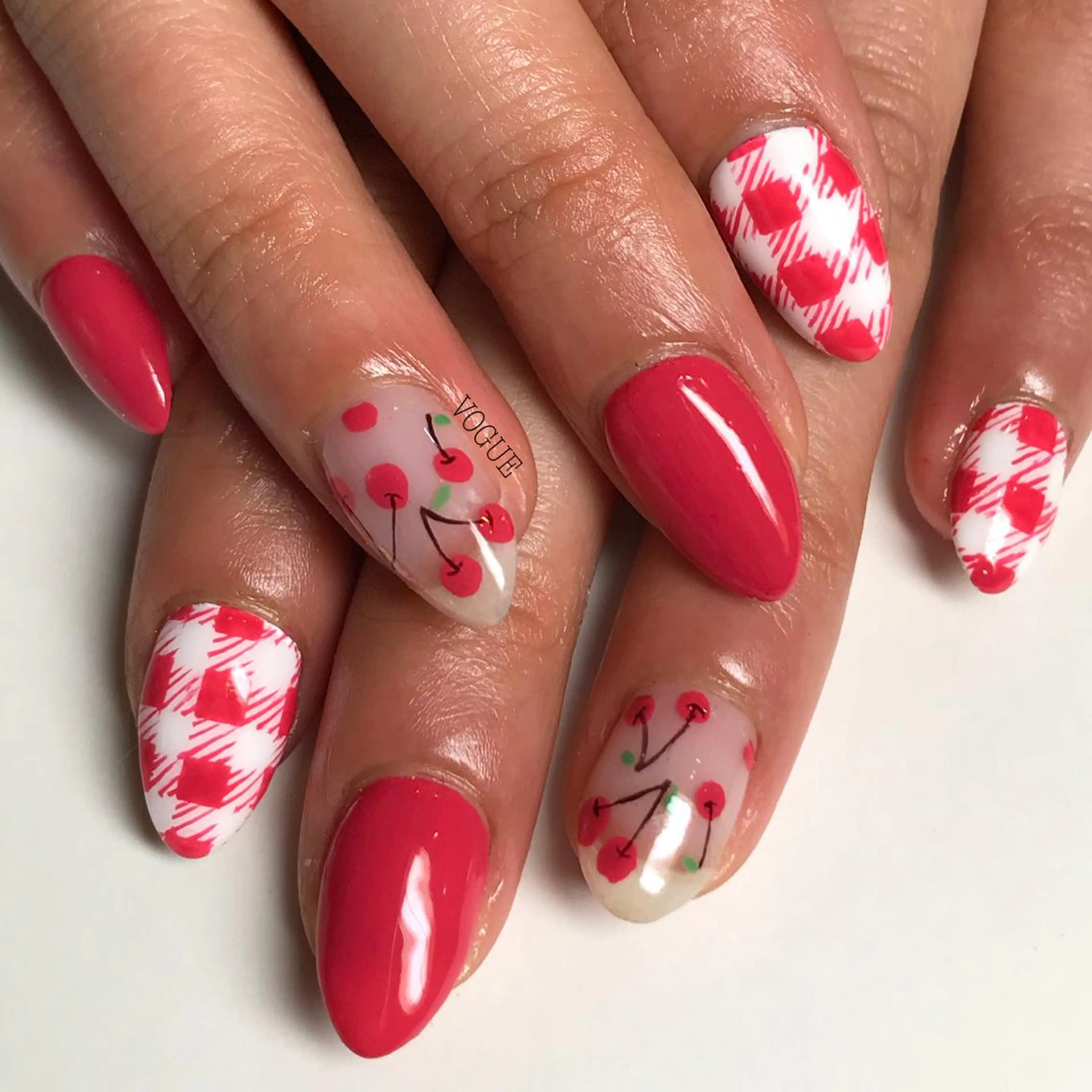 ネイル ジェルネイル ワンカラーネイル 春ネイル VOGUE ×SWANのネイルデザイン