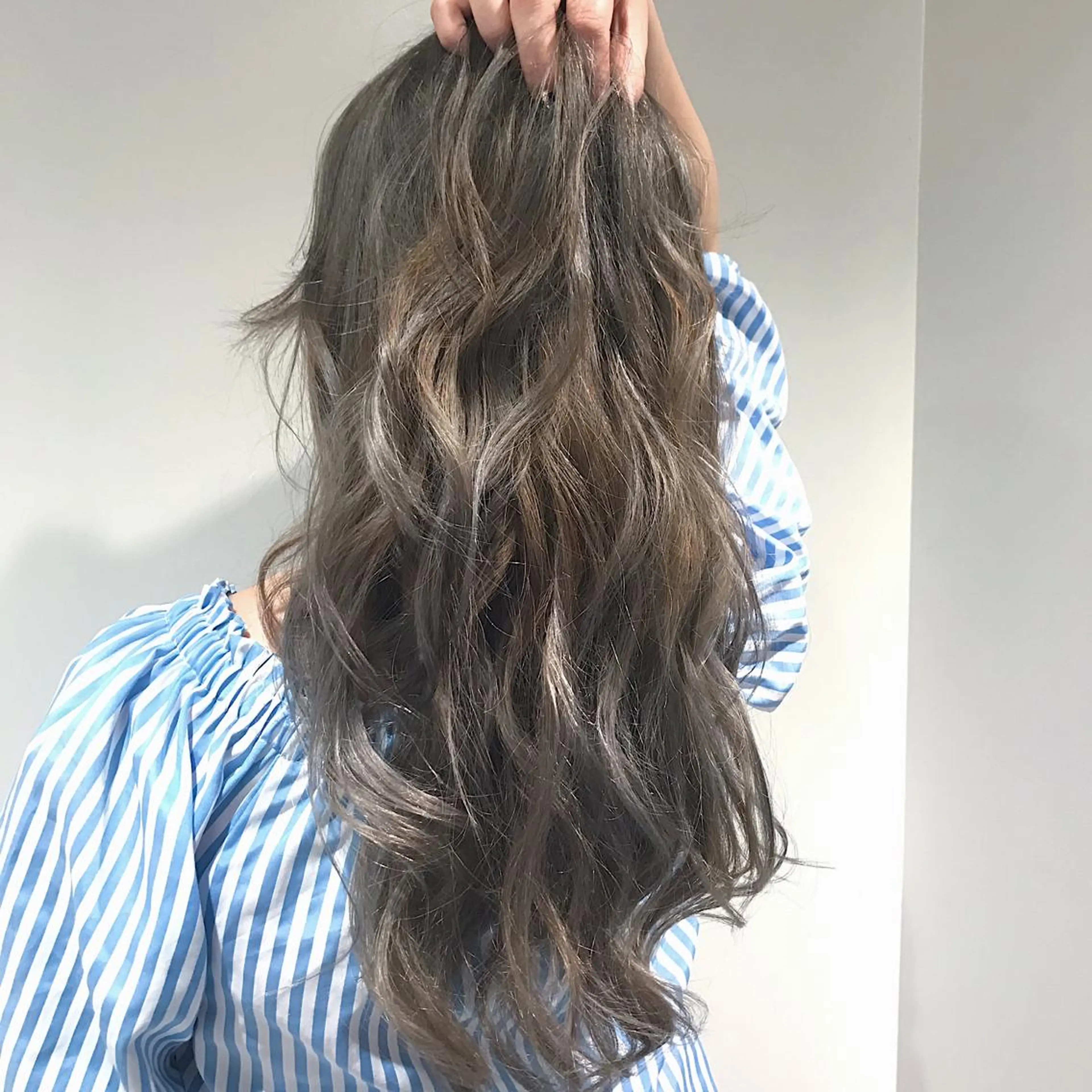 ロング カラー ヘアアレンジ Zina渋谷エリア マネージャShionのヘアスタイル