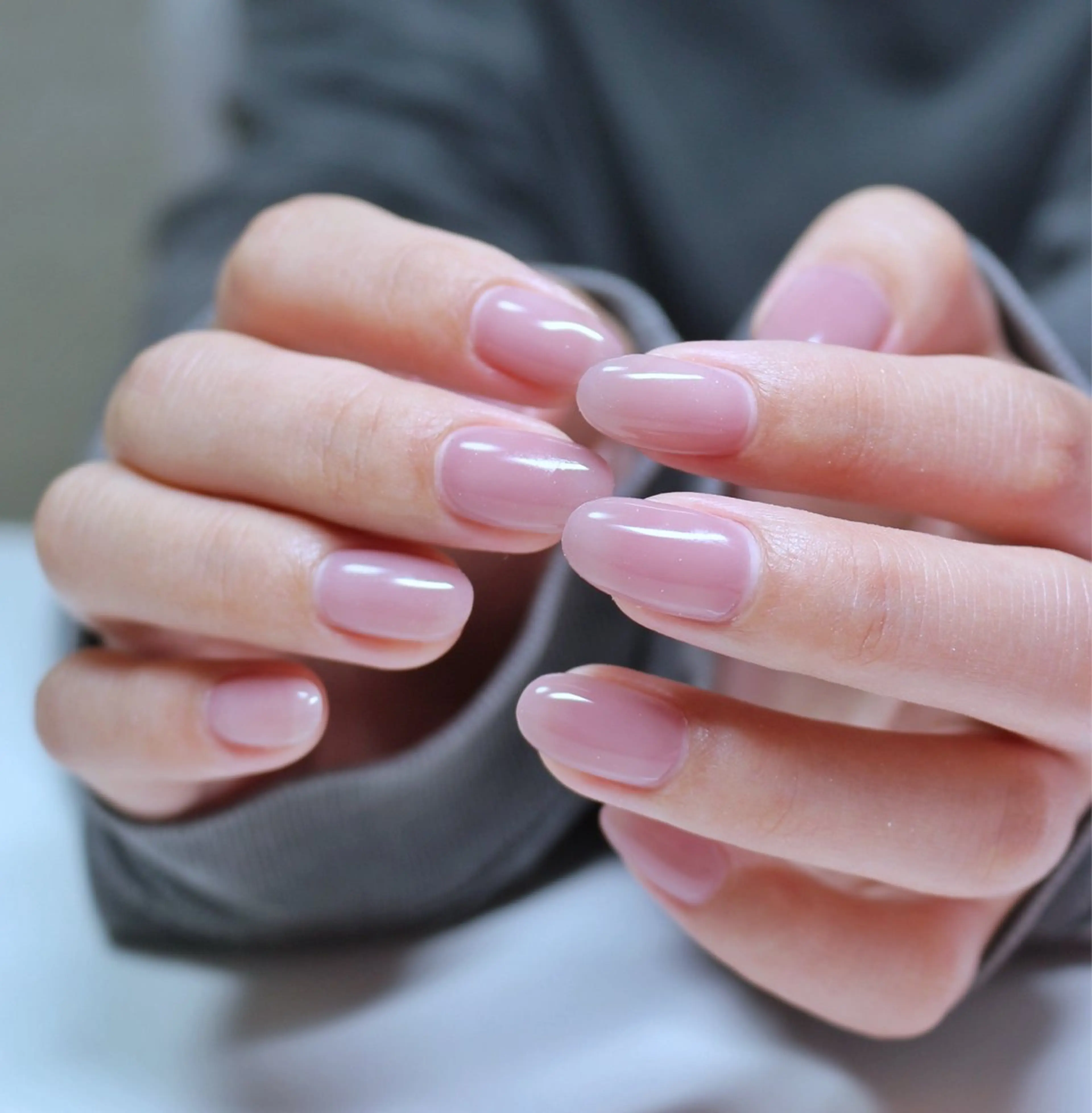 ネイル 氷ネイル・うるうるネイル 韓国ネイル オフィスネイル ワンカラーネイル ピンク ハンドネイル Baku Nailsのネイルデザイン