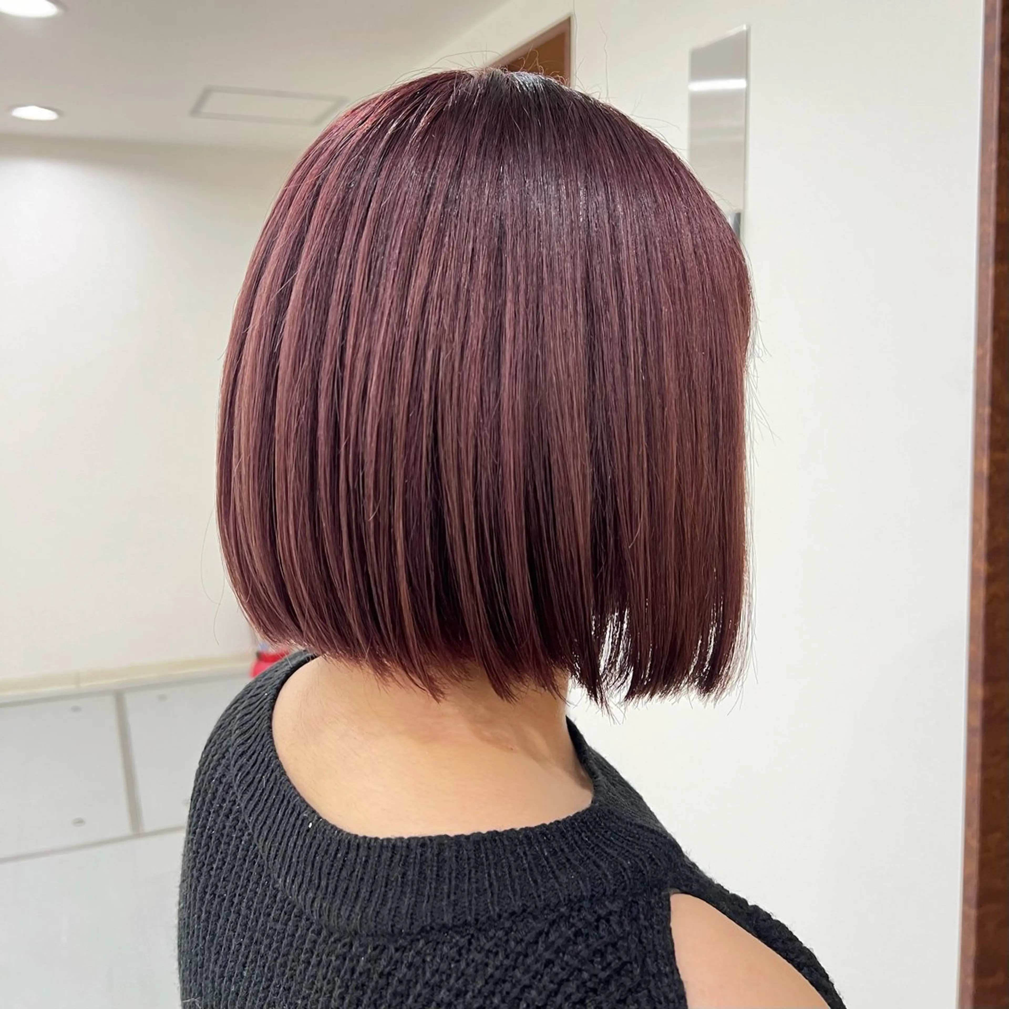 ショート カラー ボルドーカラー Neale. ユメのヘアスタイル