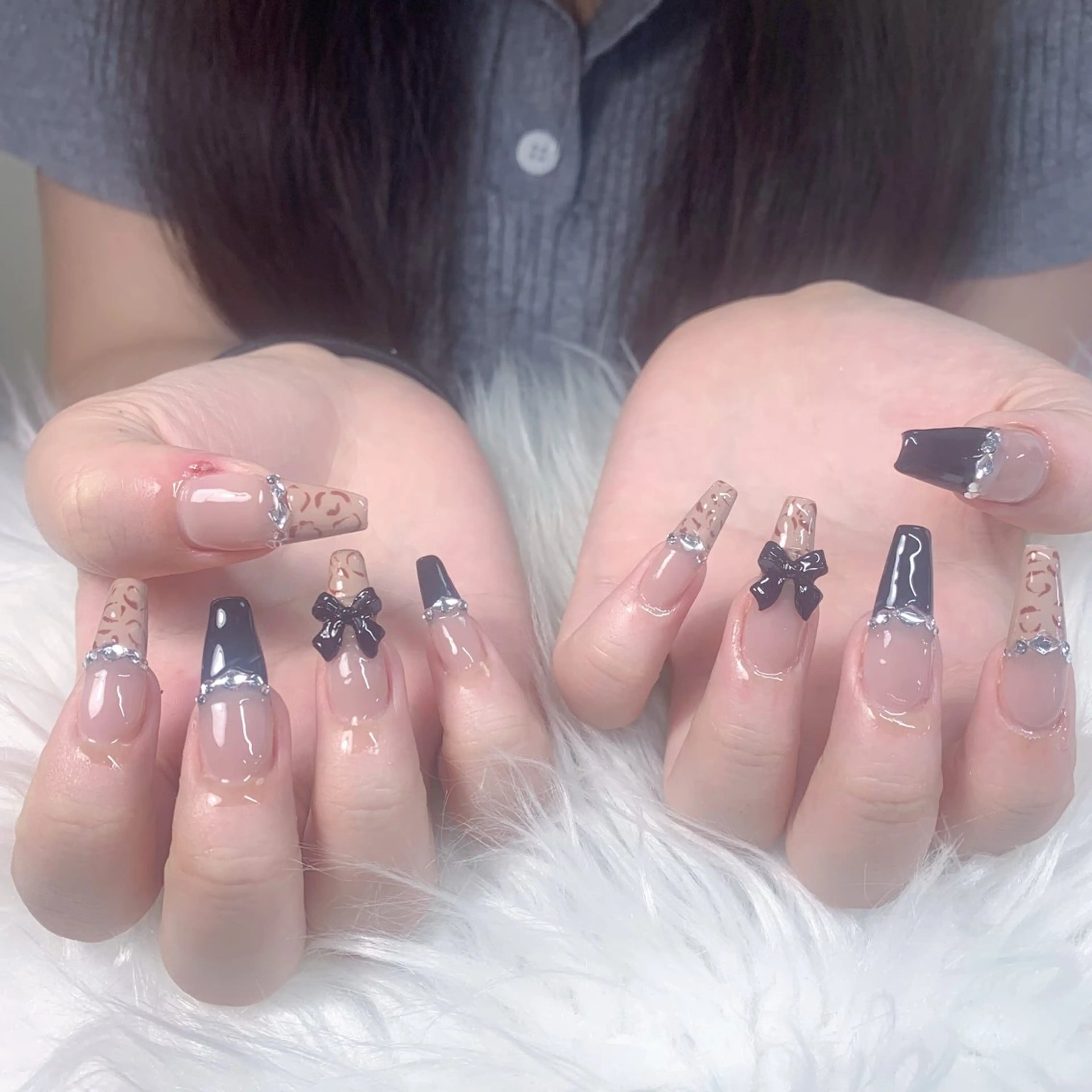 ネイル アートネイル オーロラネイル ブルー クリアネイル ジェルネイル 綾瀬 はるのネイルデザイン