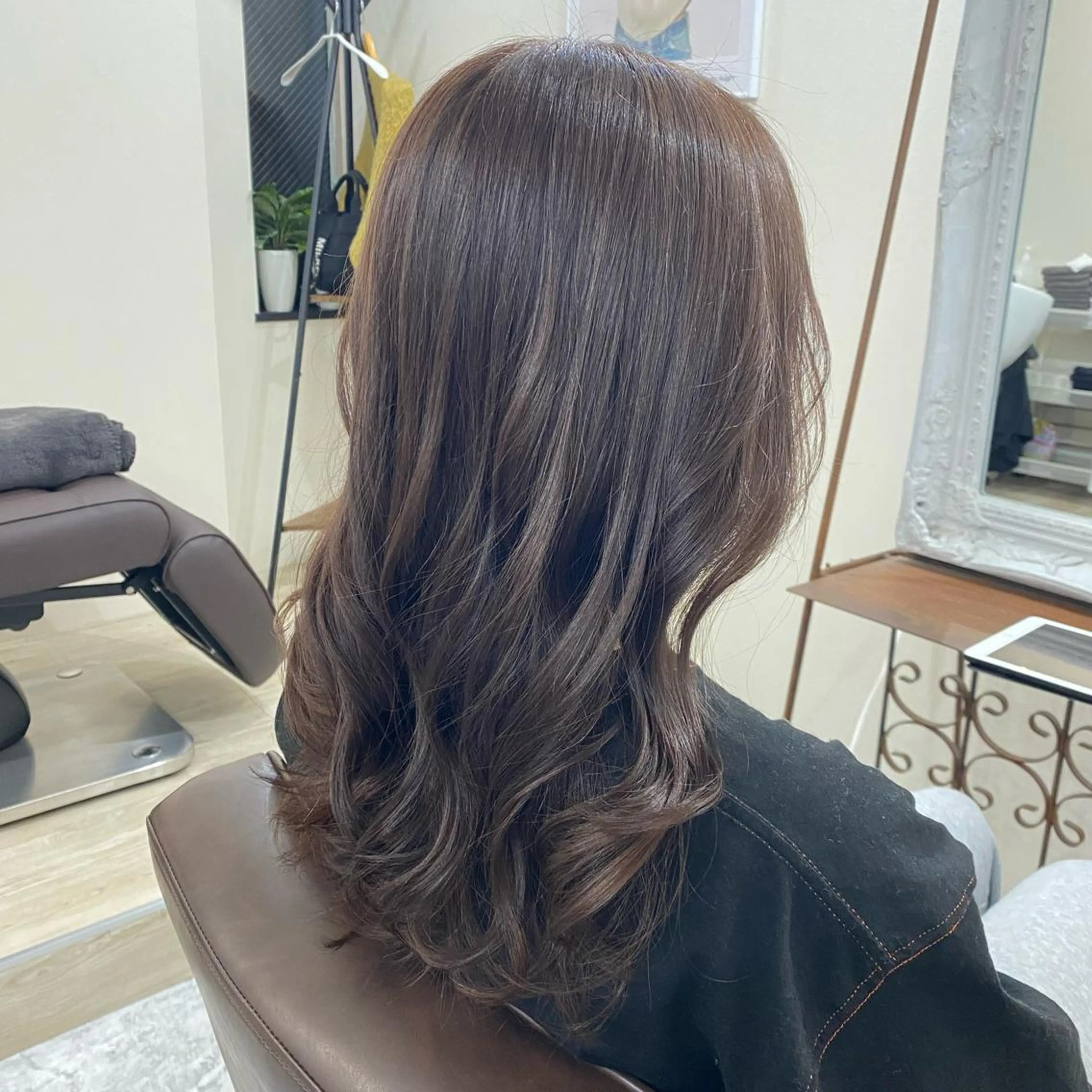 セミロング ラベンダーベージュ ▷SAN   KAKU所属・長岡 俊樹のヘアスタイル