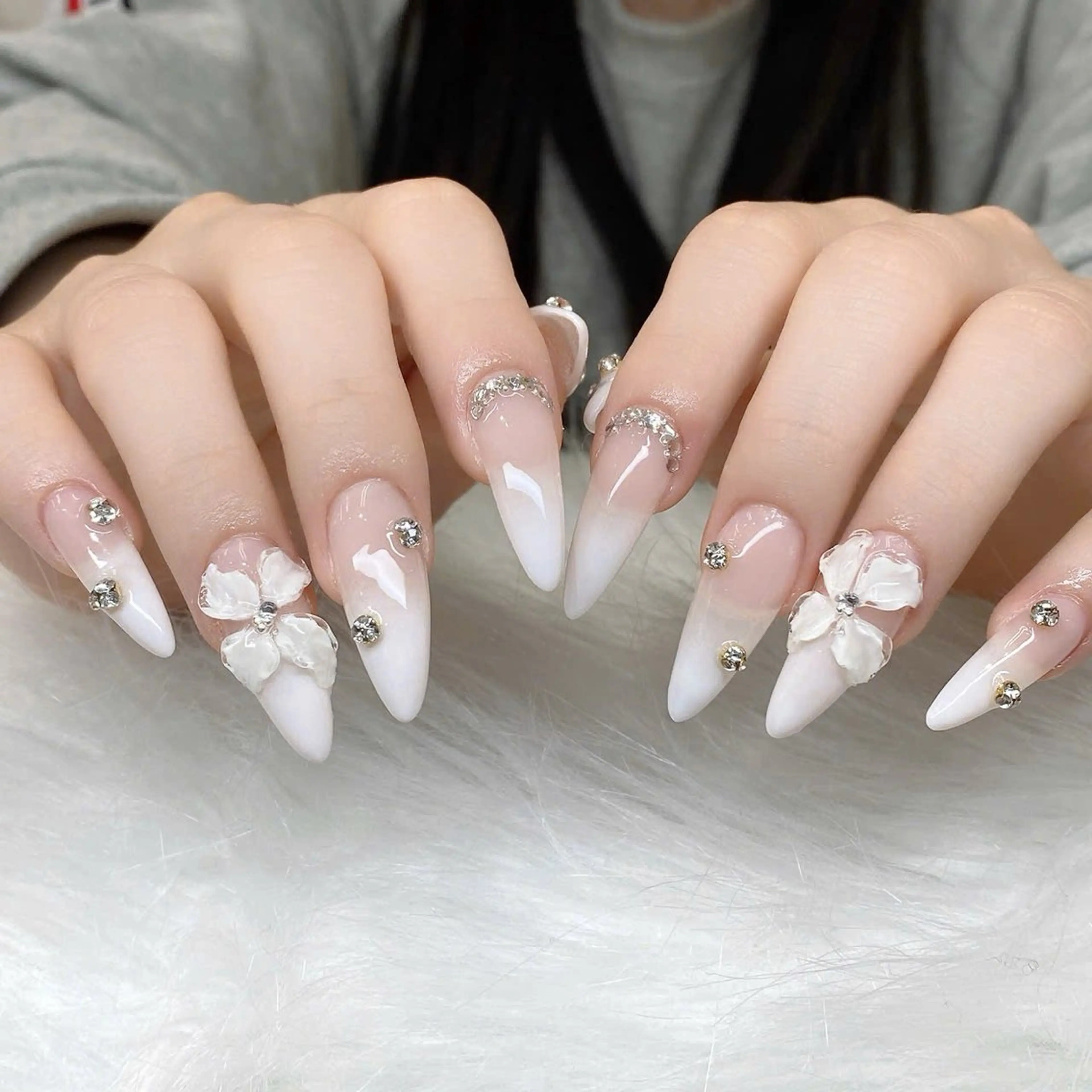 ネイル 長さ出し フレンチネイル ジェルネイル ガラスフレンチ 韓国ネイル ハンドネイル Minette nailHuongのネイルデザイン