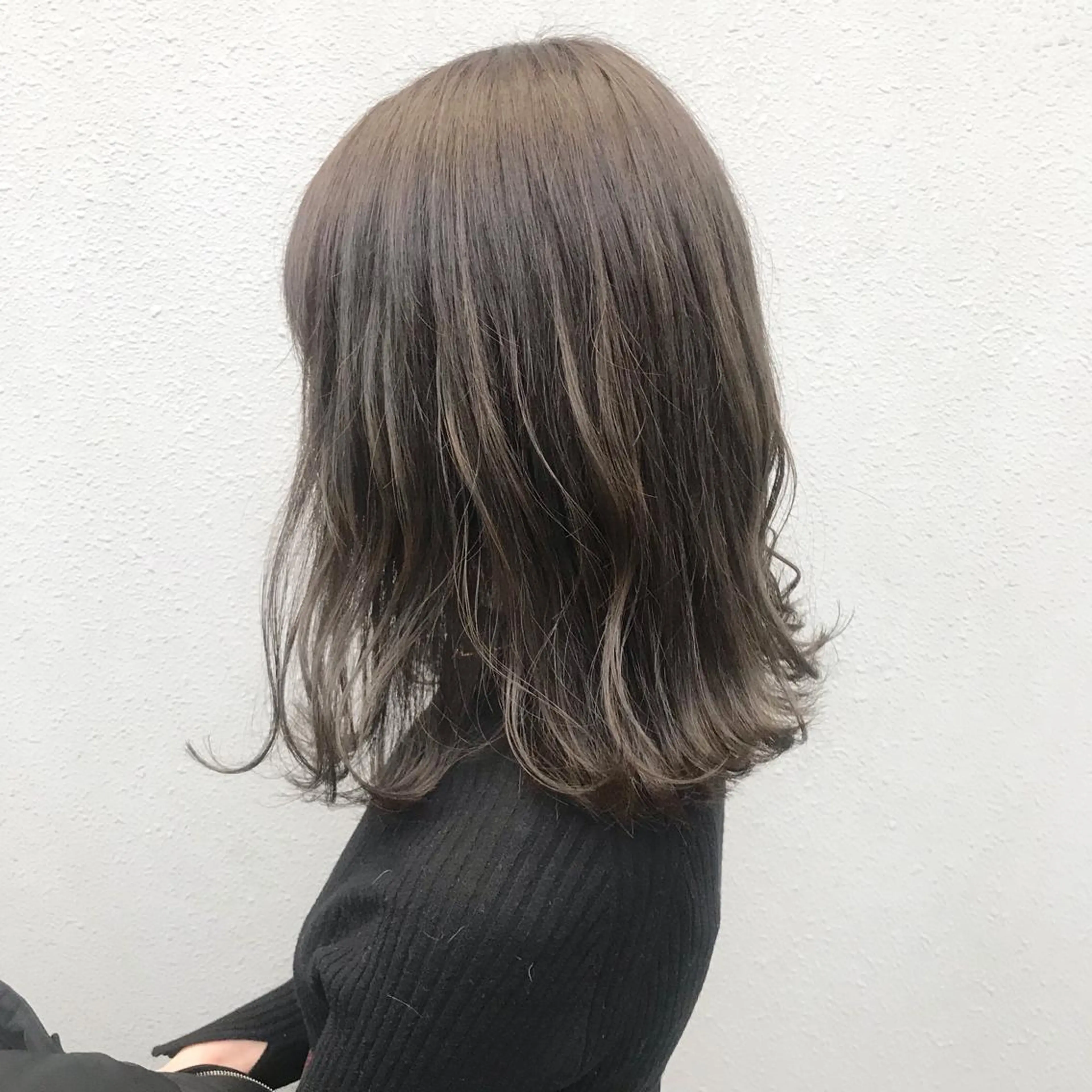 ミディアム カラー ヤスドミ ケイスケのヘアスタイル