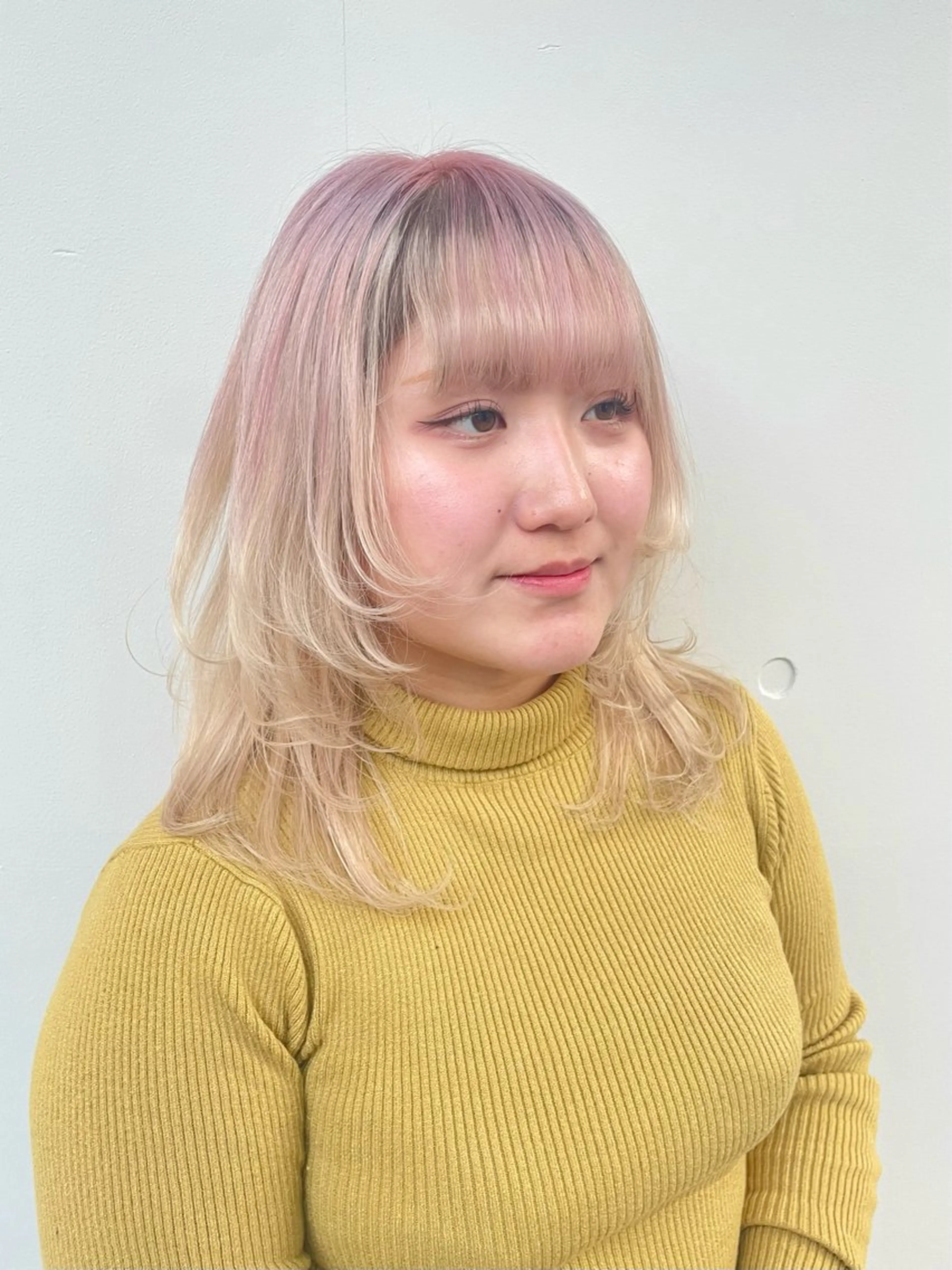 ミディアム カラー アディクシーカラー ブリーチ ケアブリーチ ダブルカラー イヤリングカラー カット ヘアカラー トリートメント もにか🌞原宿/渋谷 🌝ブリーチカラーのヘアスタイル