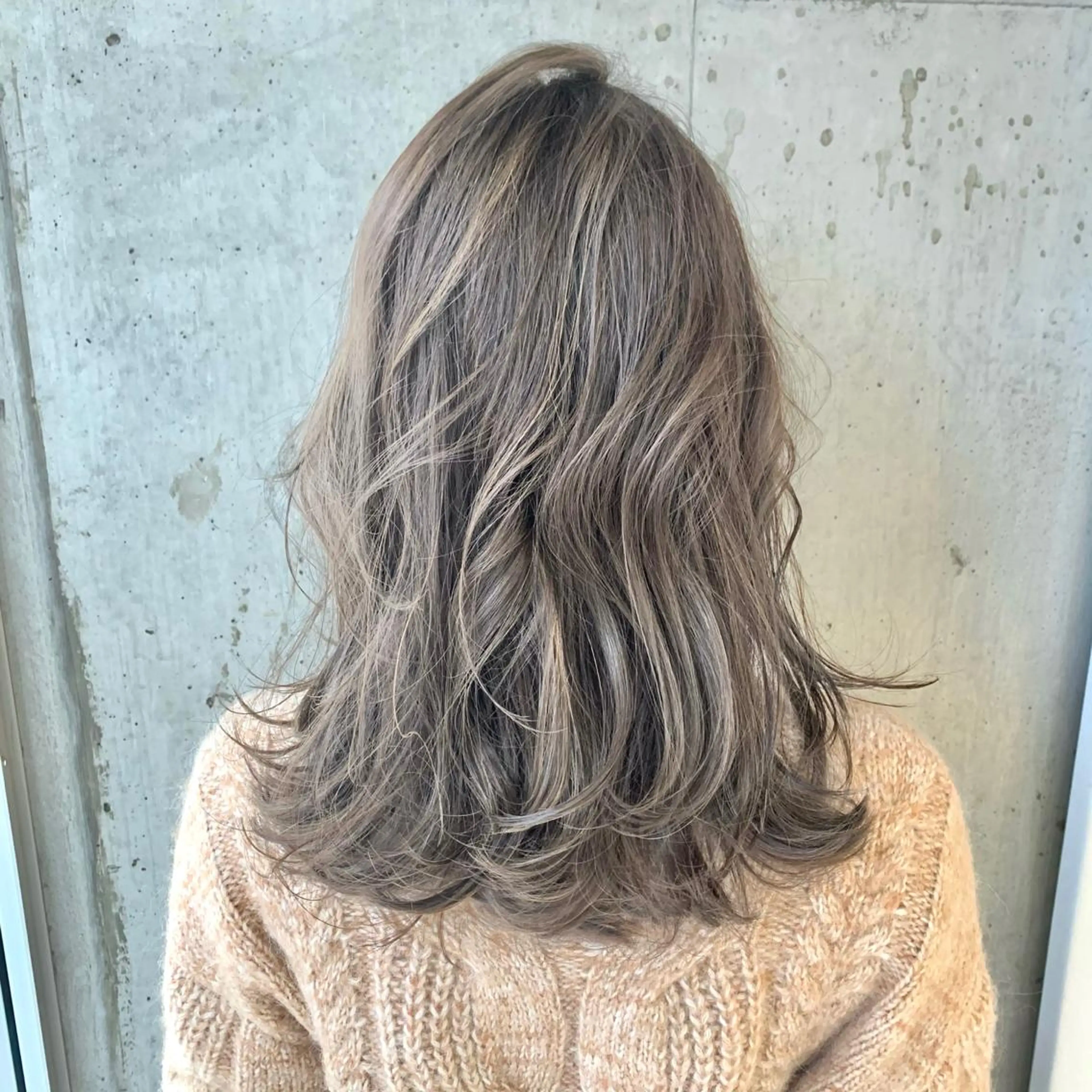 セミロング アッシュ ボブ ハイライト 韓国風ヘア カット ヘアカラー トリートメント hoNua. 栄/透明感カラーのヘアスタイル