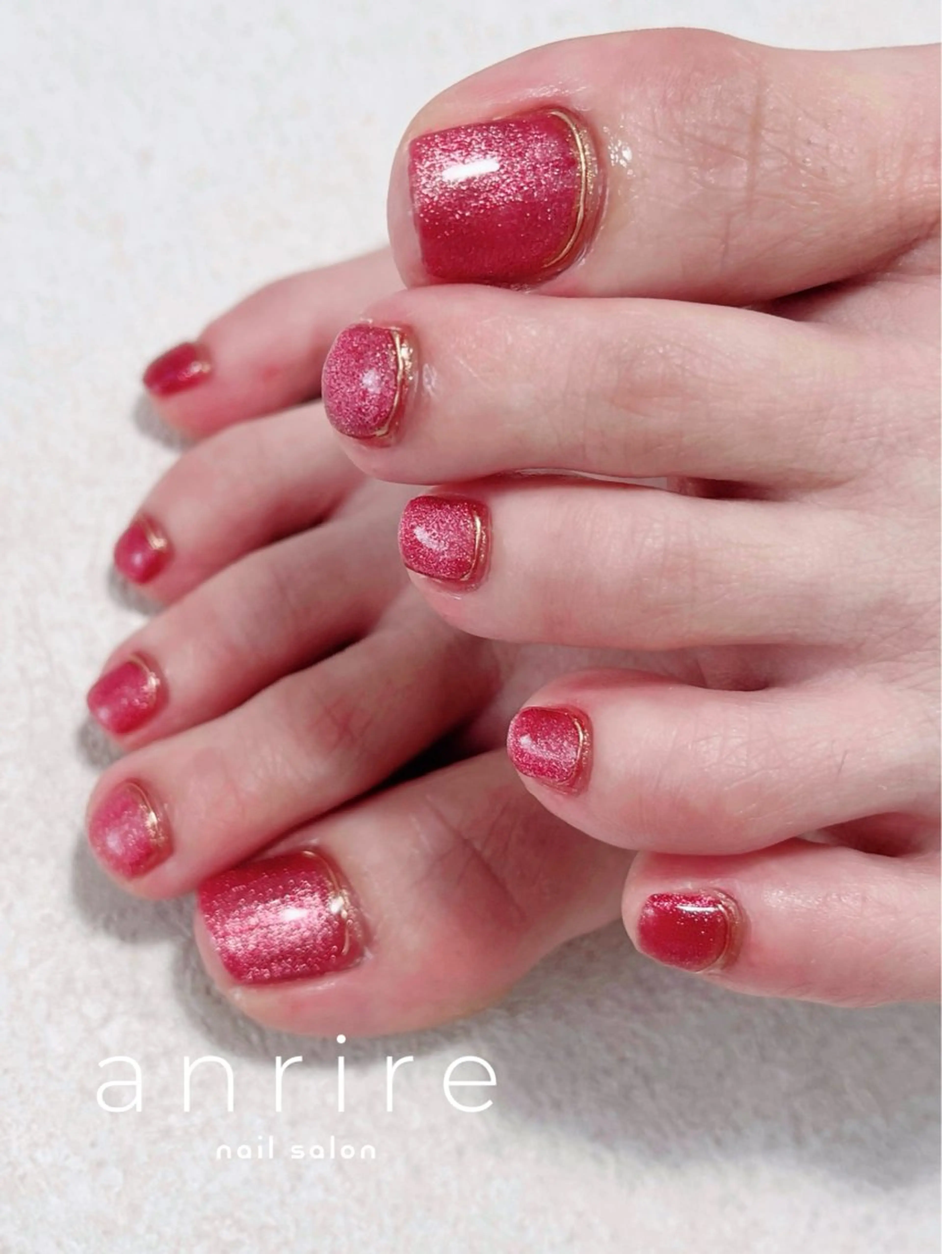 ネイル ボルドー フットネイル ジェルネイル ゴールド キラキラネイル フットネイル nail salon anrire〜アンリール〜所属・nailsalon anrireのネイルデザイン